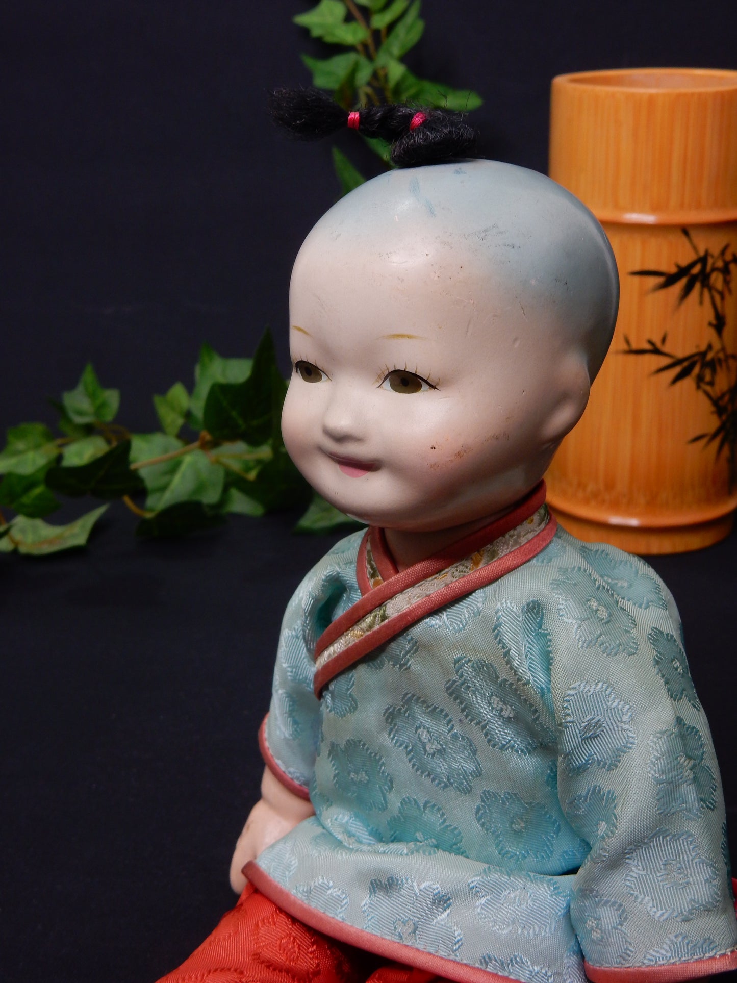Antike asiatische Puppe (ca. 1930–1950)