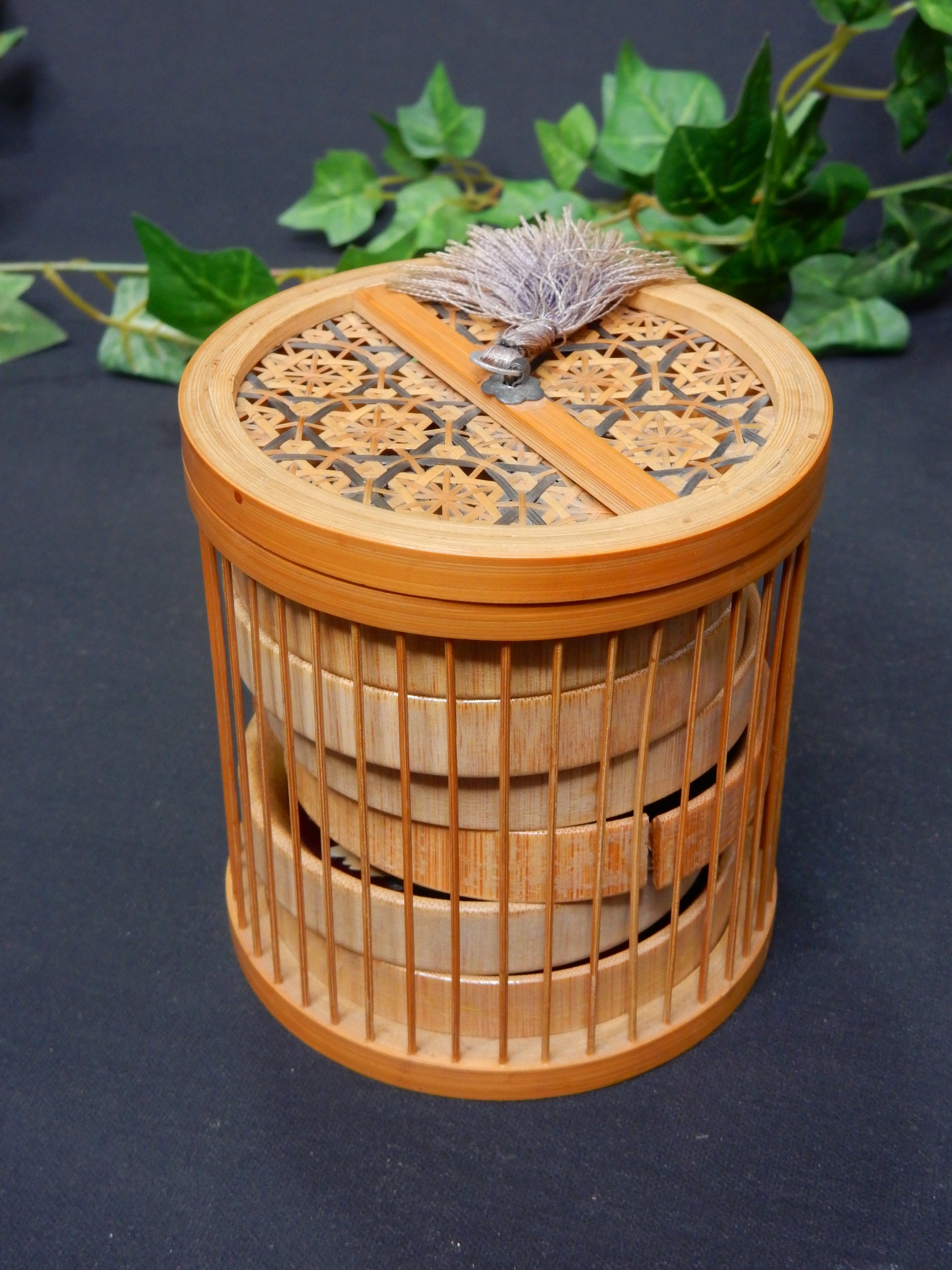 Japanisches Untersetzer-Set (6-teilig) - mit Bambusdose - Artikelbild von Fummel & Gedöns Secondhand-Store