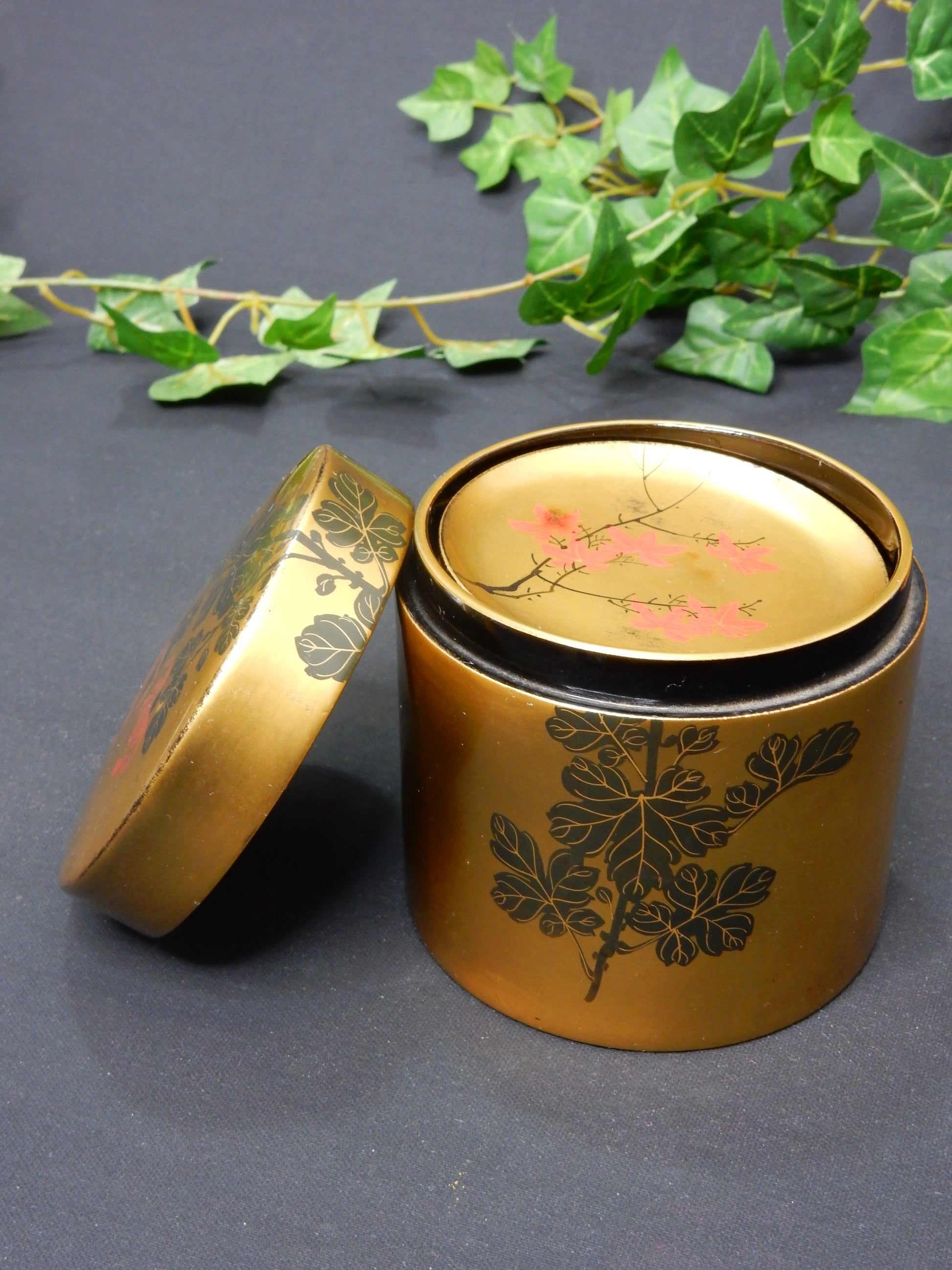 Japanisches Untersetzer-Set (10-teilig) - Golden Flower - Artikelbild von Fummel & Gedöns Secondhand-Store