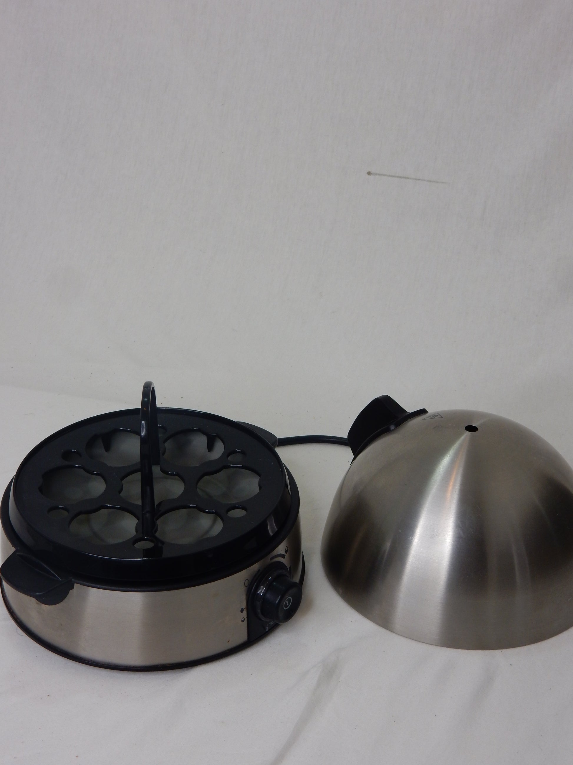 Elektrischer Eierkocher / Dampfgarer aus Edelstahl - Artikelbild von Fummel & Gedöns Secondhand-Store
