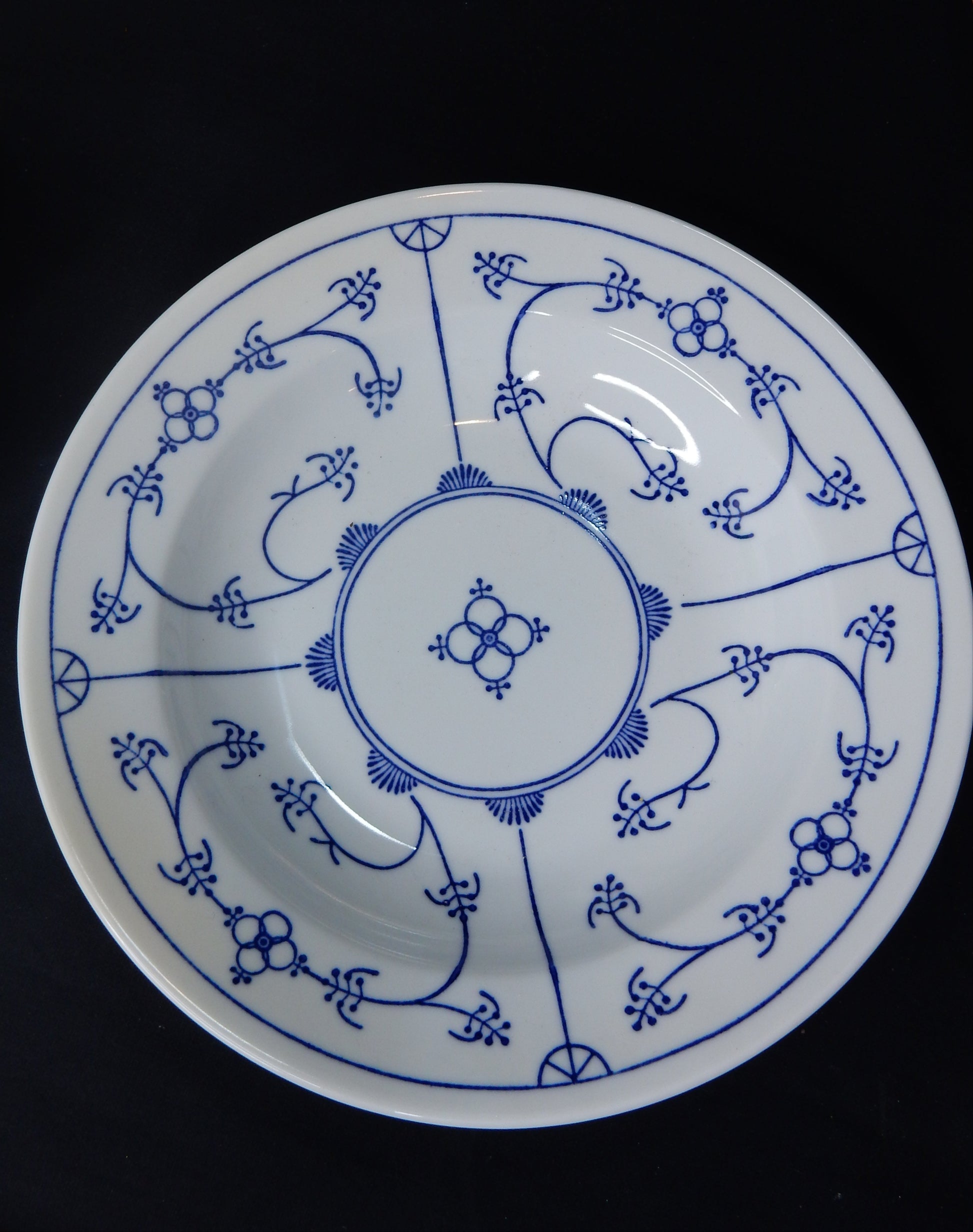 Kahla Blau Saks – Klassisches Porzellanservice (58-teilig) - Artikelbild von Fummel & Gedöns Secondhand-Store