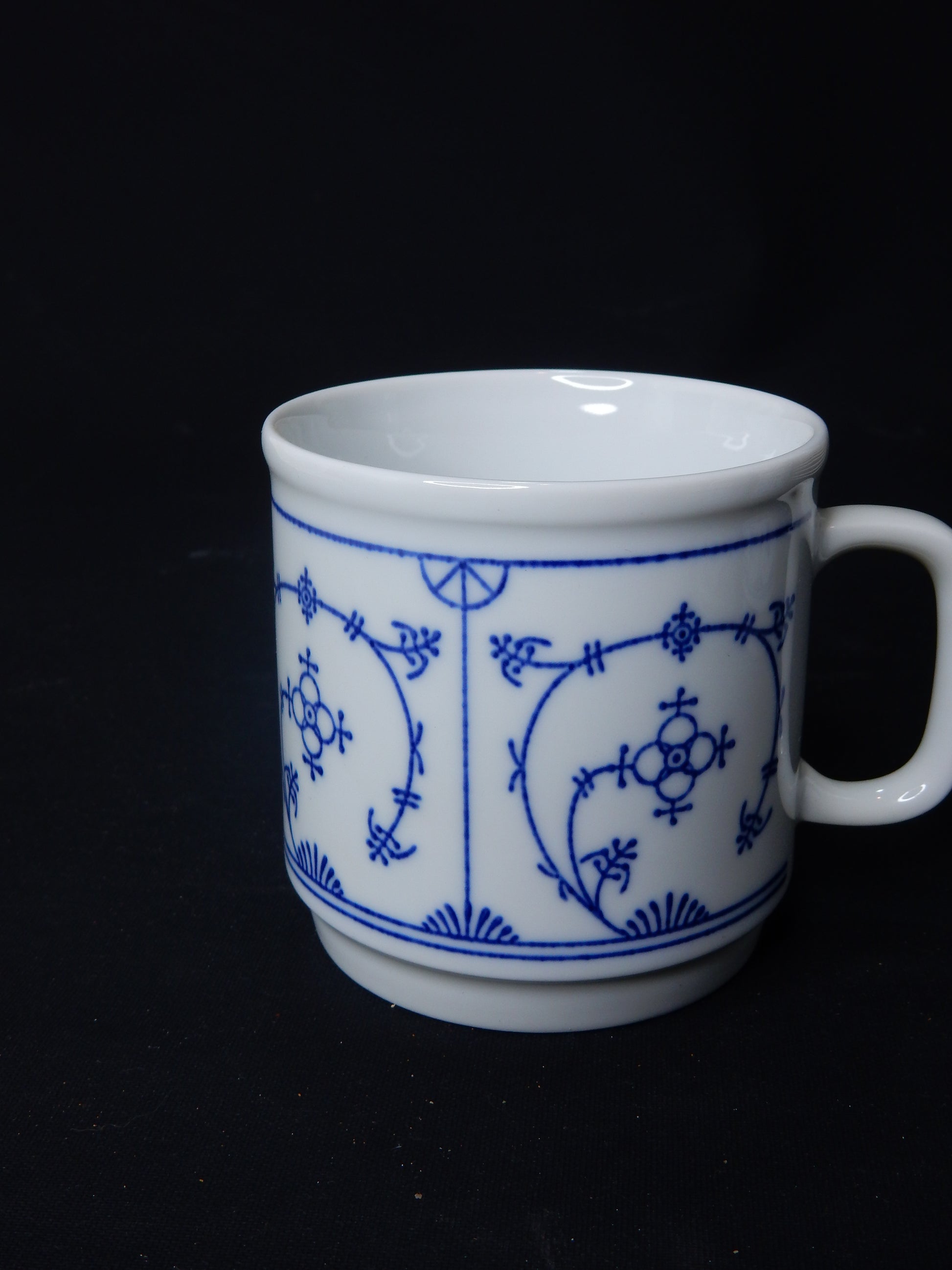 Kahla Blau Saks – Klassisches Porzellanservice (58-teilig) - Artikelbild von Fummel & Gedöns Secondhand-Store