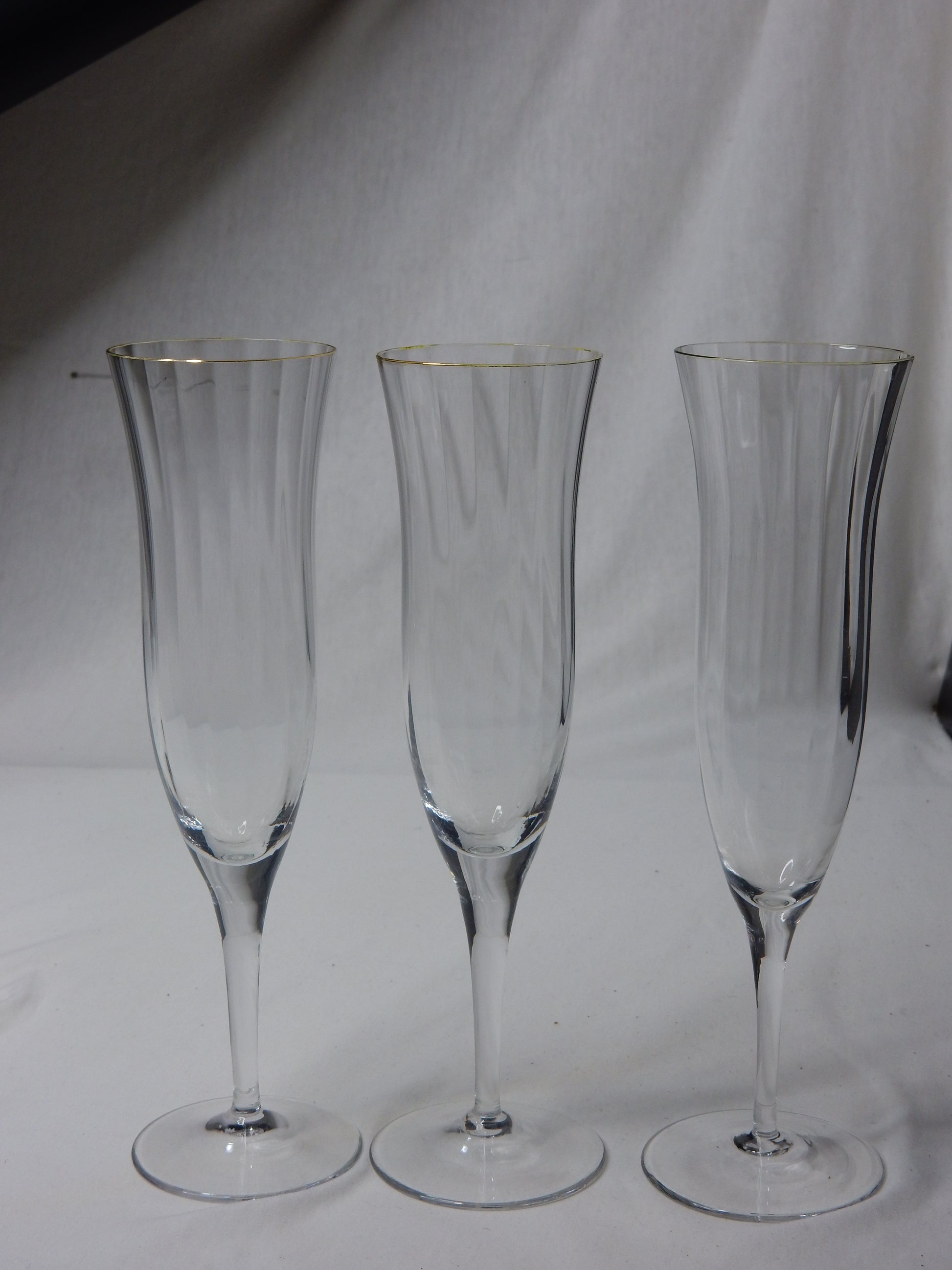 Sektglas geriffelt mit Goldrand - Artikelbild von Fummel & Gedöns Secondhand-Store
