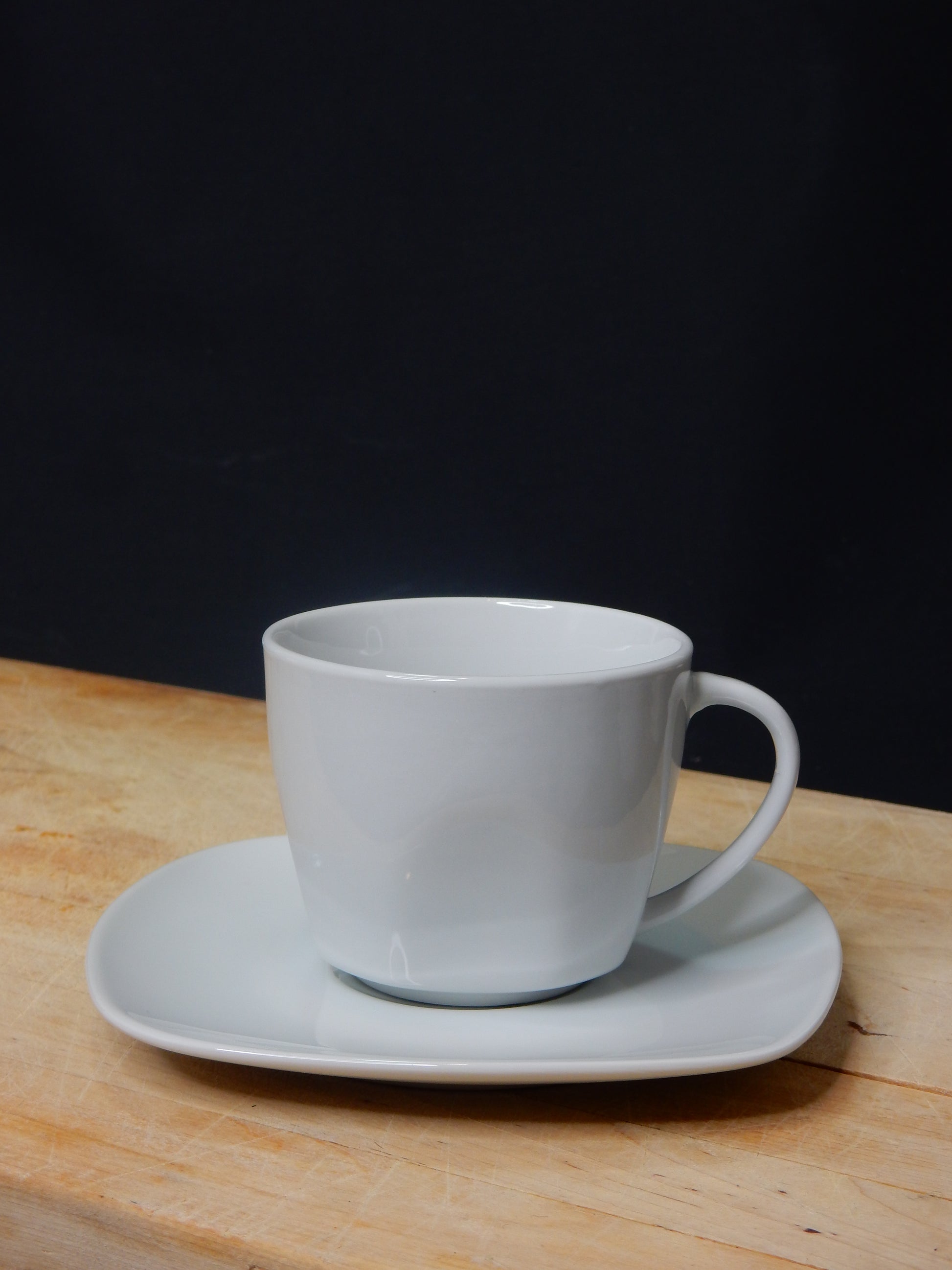 Tasse &amp; Untertasse weiß - Artikelbild von Fummel & Gedöns Secondhand-Store