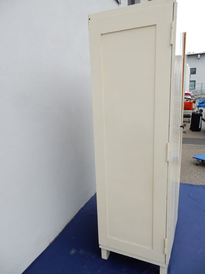 Retro Holzschrank - Landhausstil - weiß