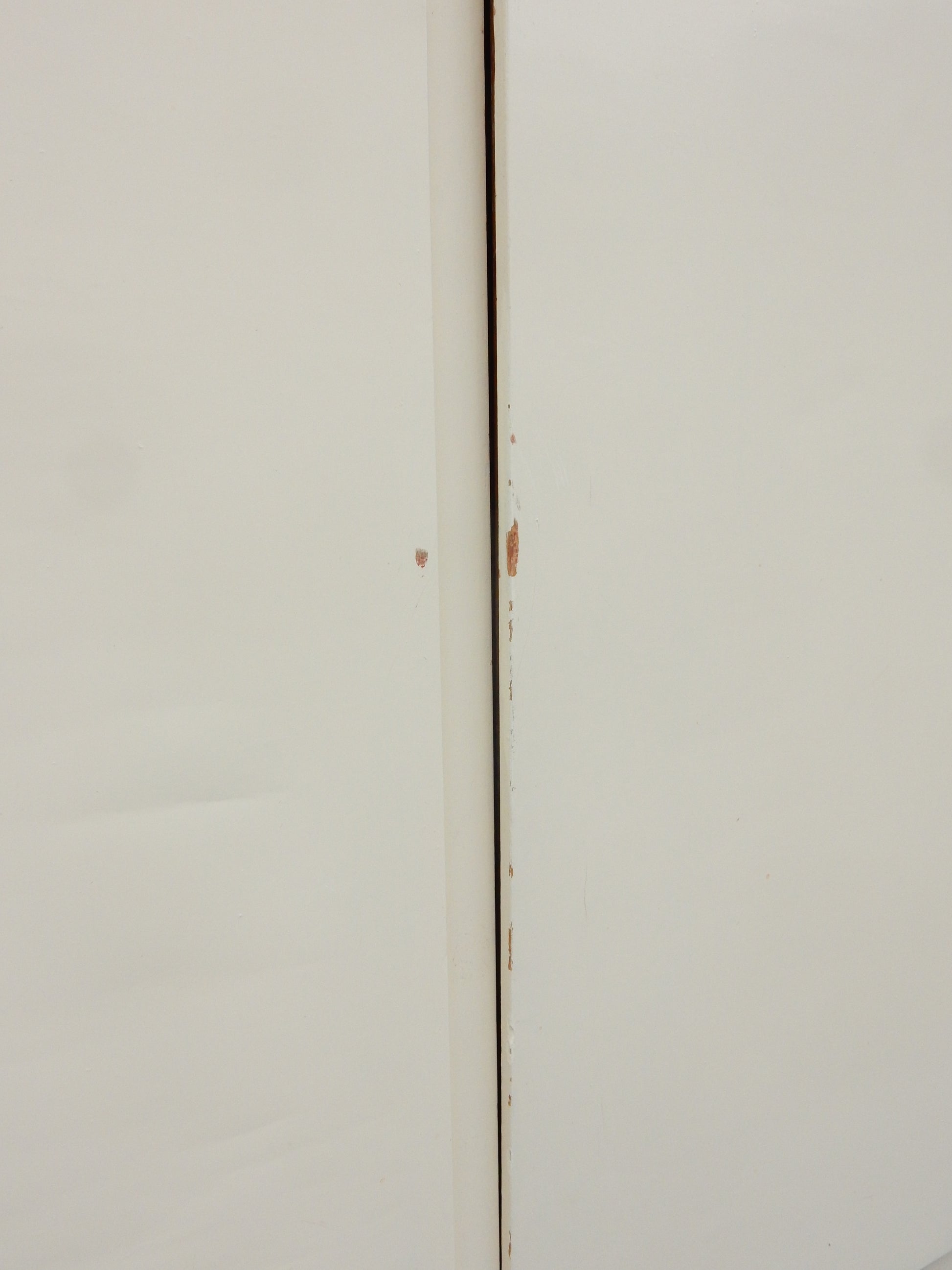 Retro Holzschrank - Landhausstil - weiß - Artikelbild von Fummel & Gedöns Secondhand-Store