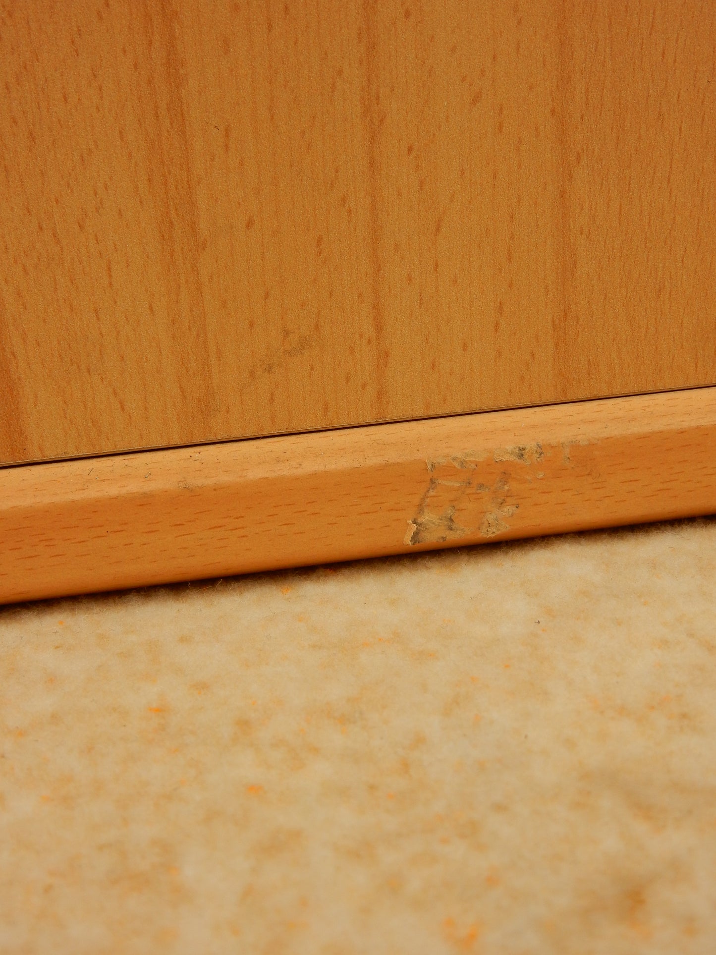 Moderner Garderobenschrank mit Spiegel – Buche Dekor