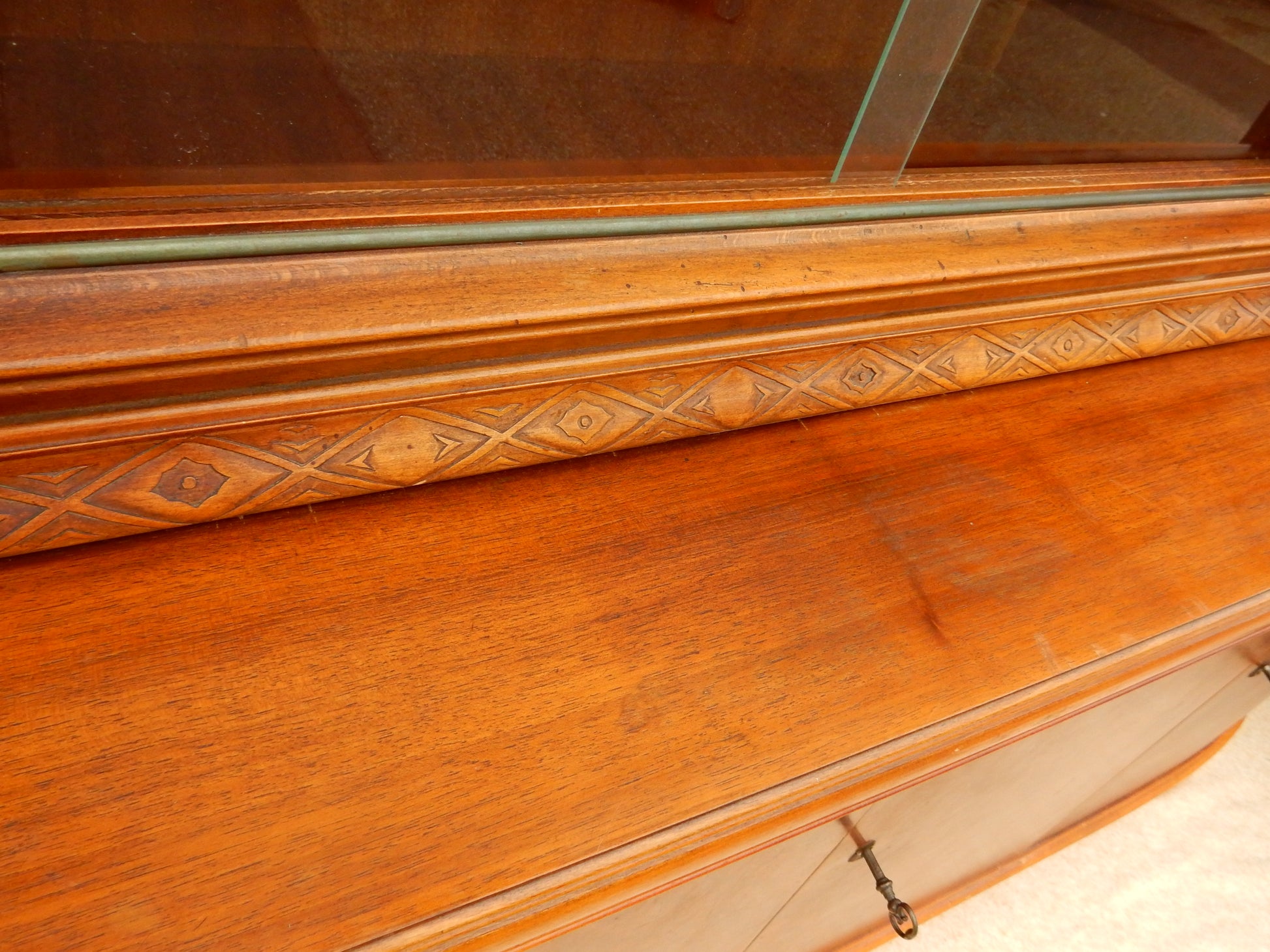 Art-Deco / Mid-Century Anrichte mit Vitrinenaufsatz - Artikelbild von Fummel & Gedöns Secondhand-Store