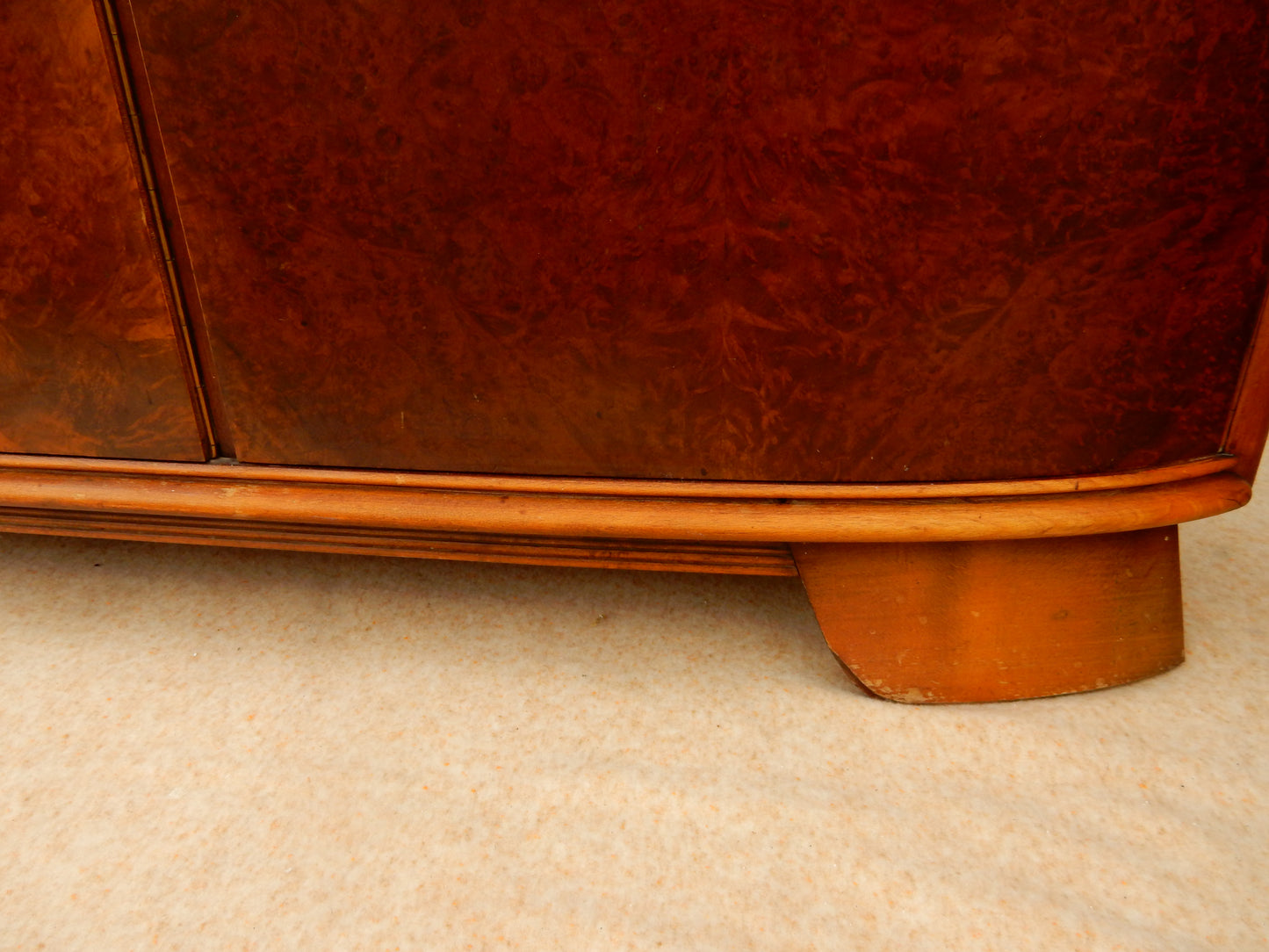 Art-Deco / Mid-Century Anrichte mit Vitrinenaufsatz