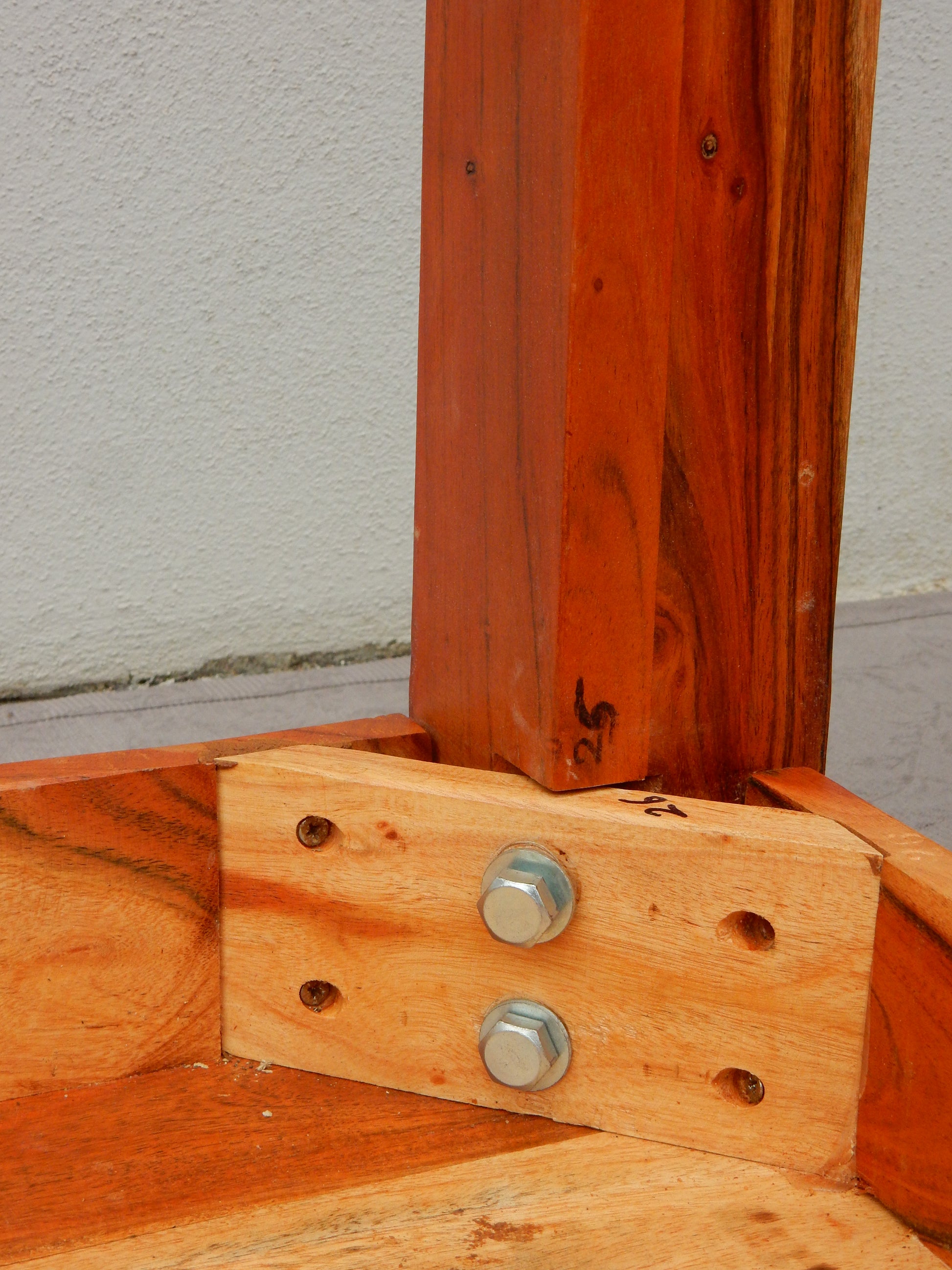 Massivholz-Esstisch aus Sheesham - Artikelbild von Fummel & Gedöns Secondhand-Store