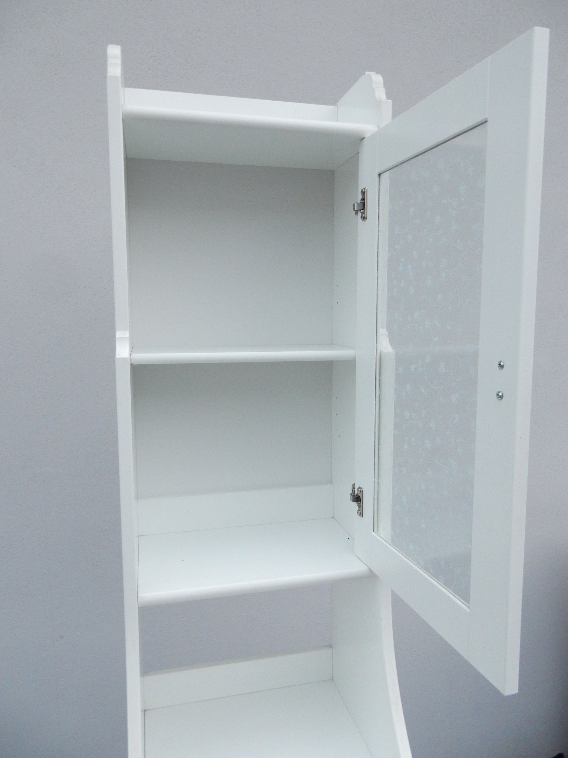 Weißer Hochschrank mit Glastür und Schublade - Artikelbild von Fummel & Gedöns Secondhand-Store