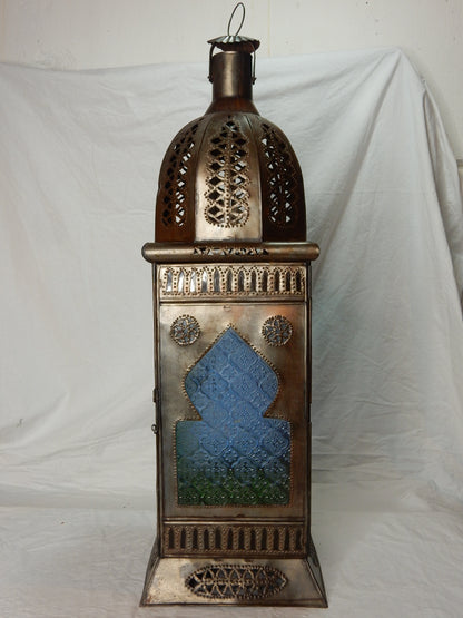 Marokkanische Metalllaterne – ca. 65 cm, grün & bernsteinfarbenes Glas, handgearbeitet