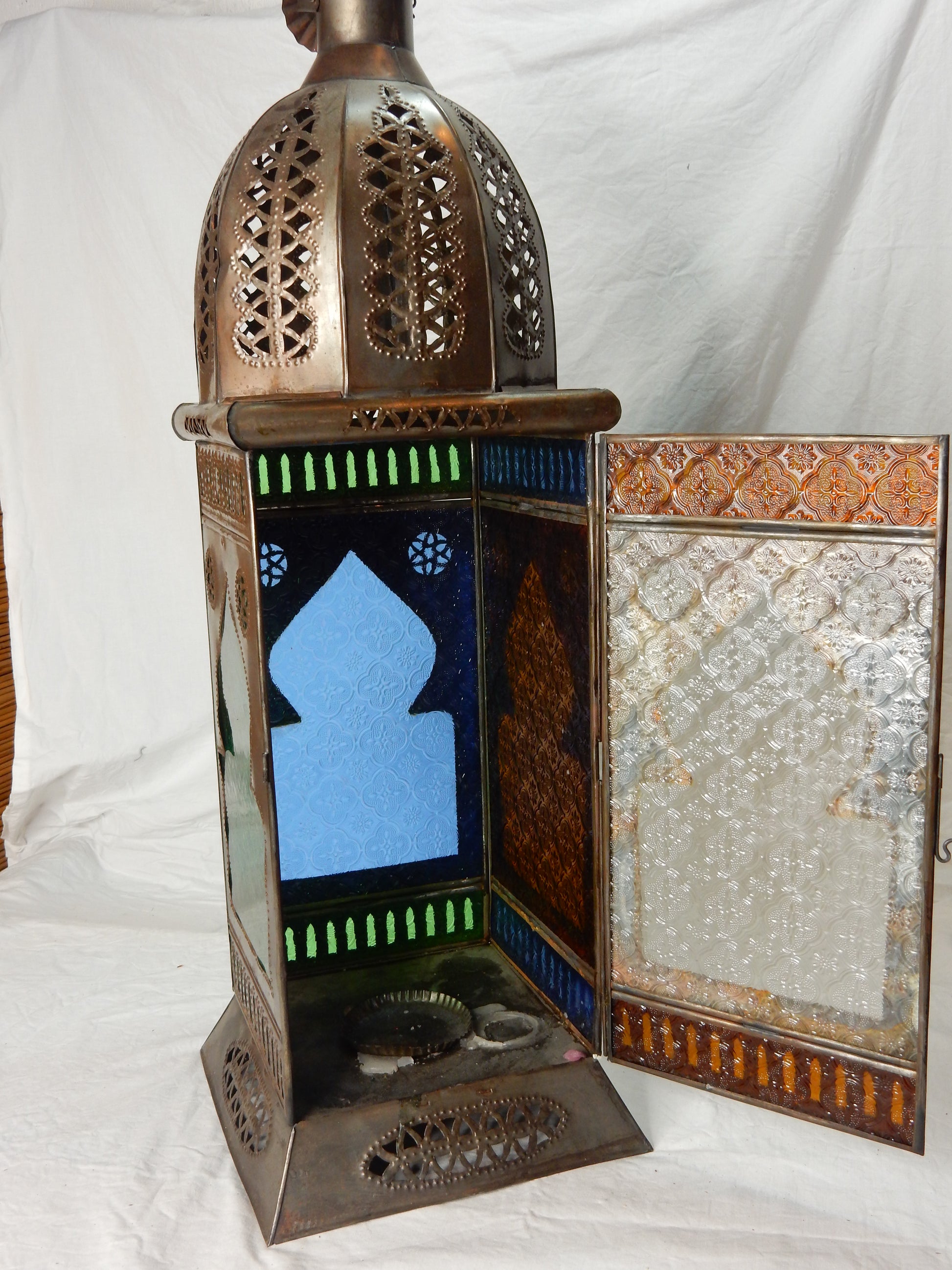 Marokkanische Metalllaterne – ca. 65 cm, grün &amp; bernsteinfarbenes Glas, handgearbeitet - Artikelbild von Fummel & Gedöns Secondhand-Store