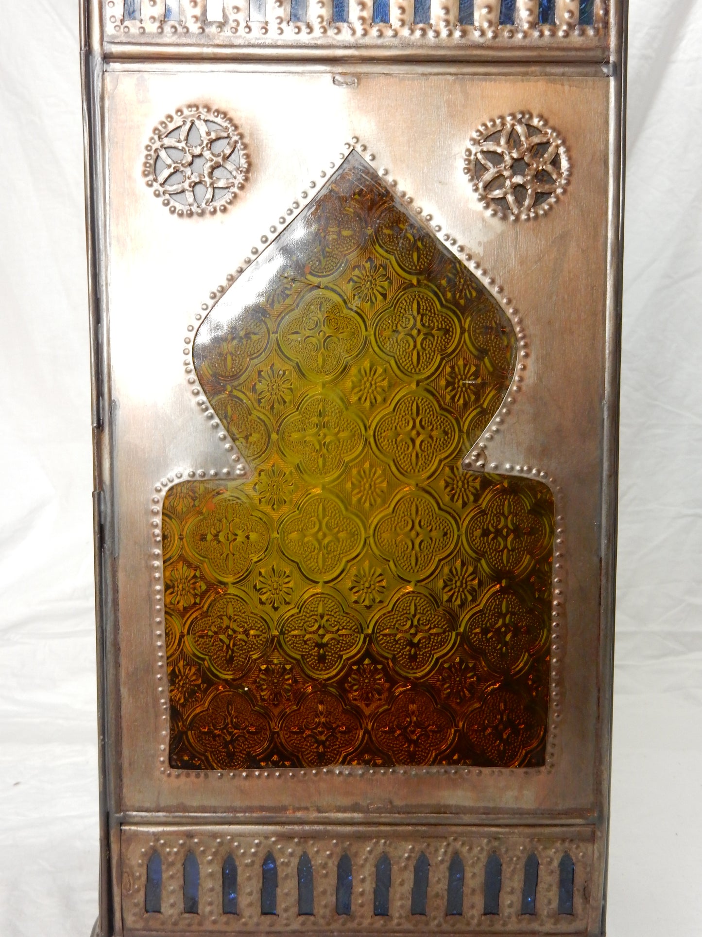 Marokkanische Metalllaterne – ca. 65 cm, grün & bernsteinfarbenes Glas, handgearbeitet