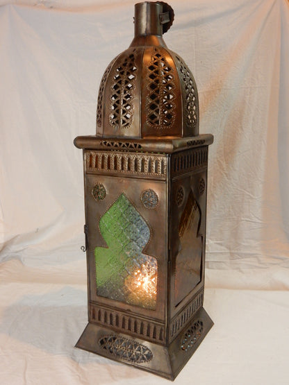 Marokkanische Metalllaterne – ca. 65 cm, grün & bernsteinfarbenes Glas, handgearbeitet