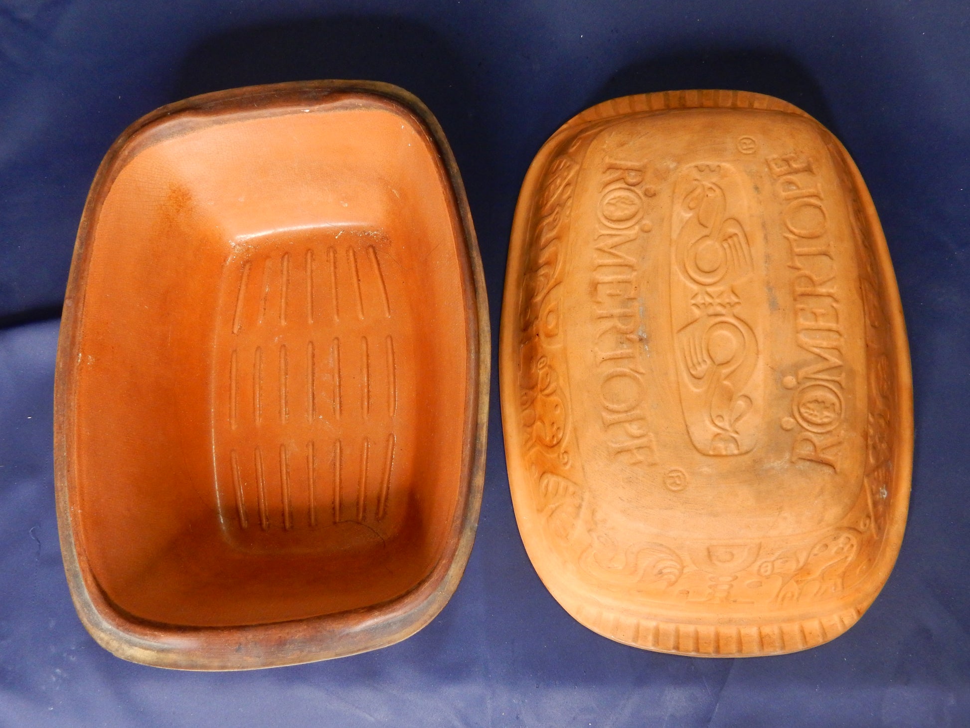 Römertopf Original – klassischer Tontopf mit Reliefdekor, ca. 4 l - Artikelbild von Fummel & Gedöns Secondhand-Store