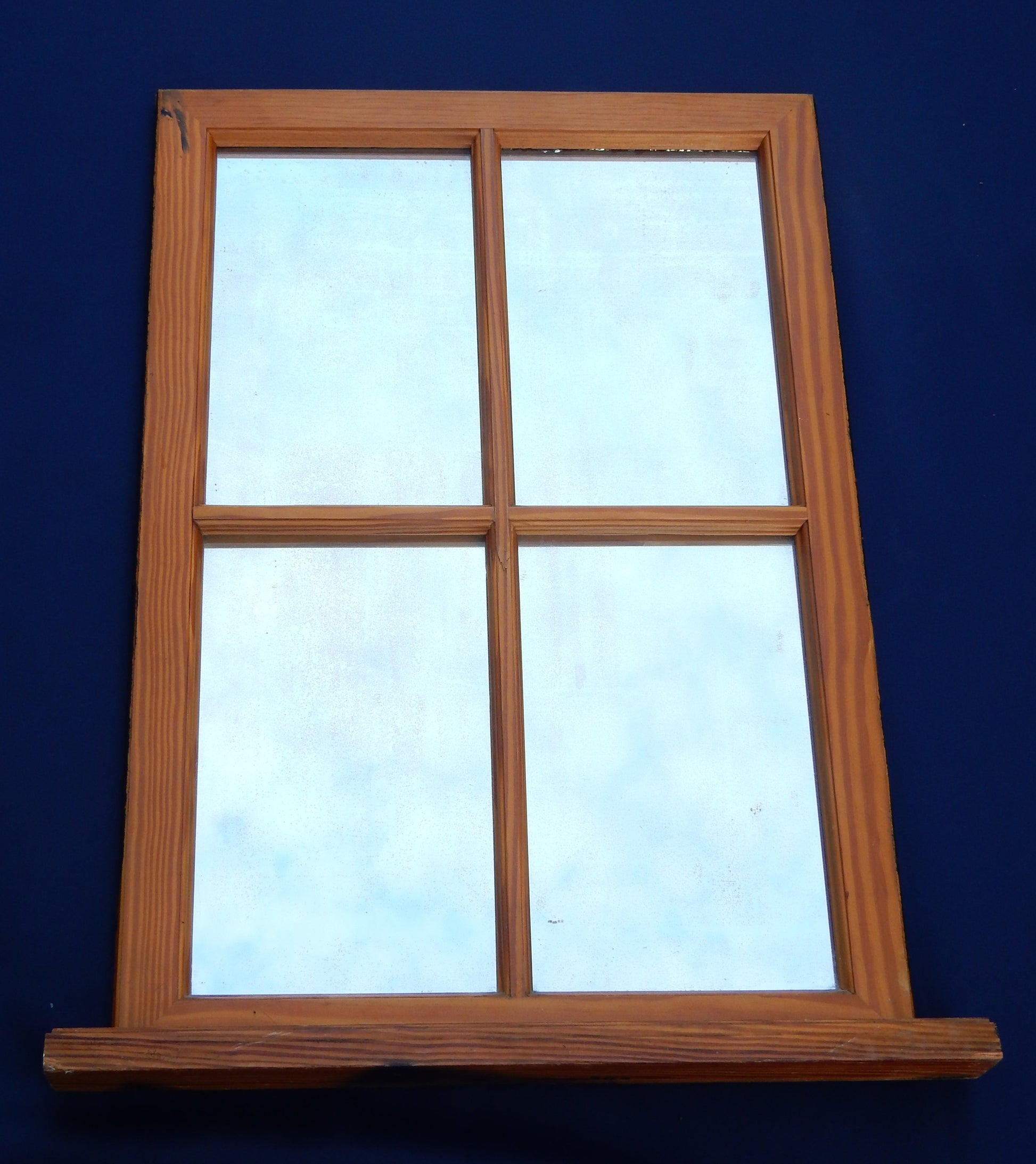 Wandspiegel im Landhaus-Fensterrahmen-Design - Holz (ca. 51 × 66 cm) - Artikelbild von Fummel & Gedöns Secondhand-Store