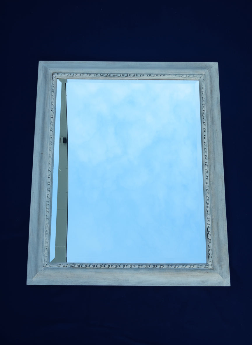 Wandspiegel mit hellem Holzrahmen – skandi/rustikal