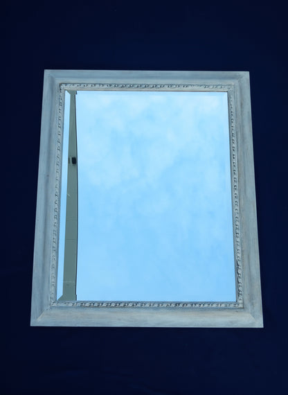 Wandspiegel mit hellem Holzrahmen – skandi/rustikal