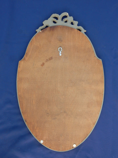 Ovaler Wandspiegel mit goldfarbenem Holzrahmen – 67 × 43 cm