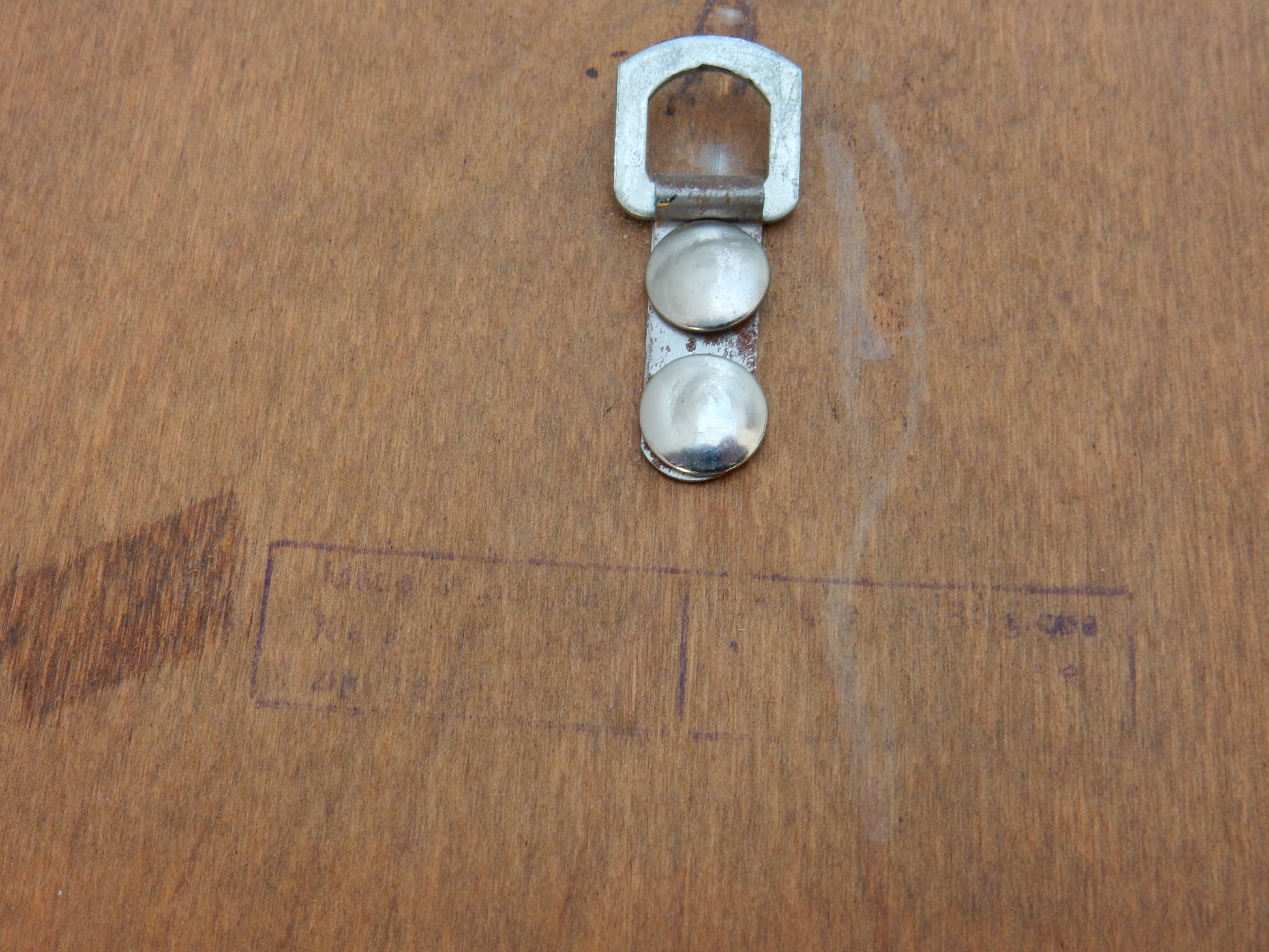 Ovaler Wandspiegel mit goldfarbenem Holzrahmen – 67 × 43 cm - Artikelbild von Fummel & Gedöns Secondhand-Store