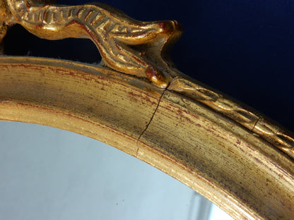 Ovaler Wandspiegel mit goldfarbenem Holzrahmen – 67 × 43 cm