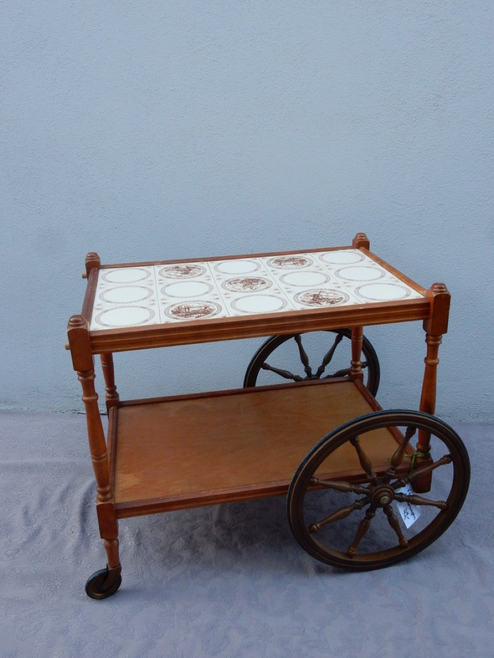 Beistelltisch mit Keramikfliesen – 1970er - Artikelbild von Fummel & Gedöns Secondhand-Store