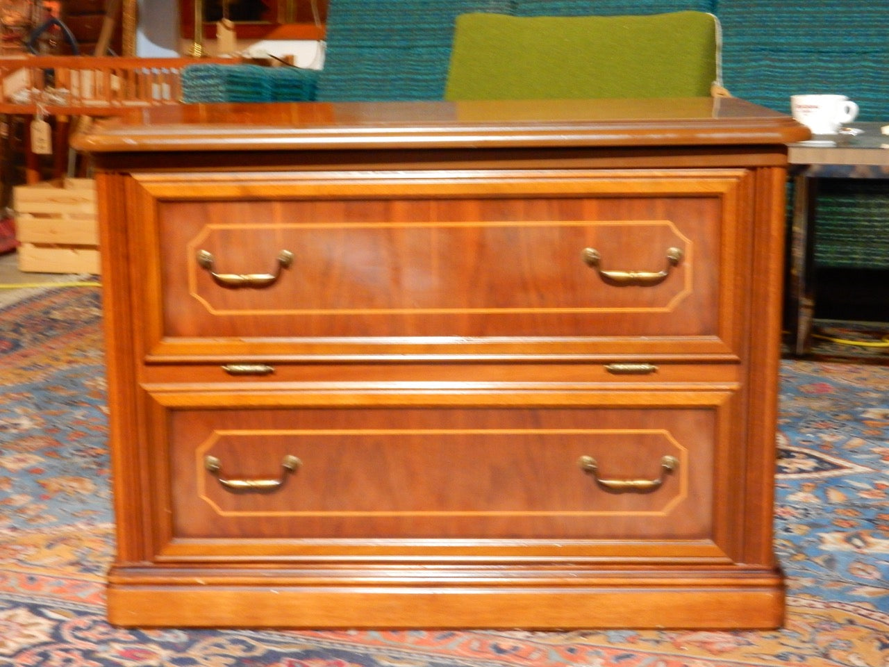 TV-Schrank / Lowboard – rotbraunes Holz - Artikelbild von Fummel & Gedöns Secondhand-Store