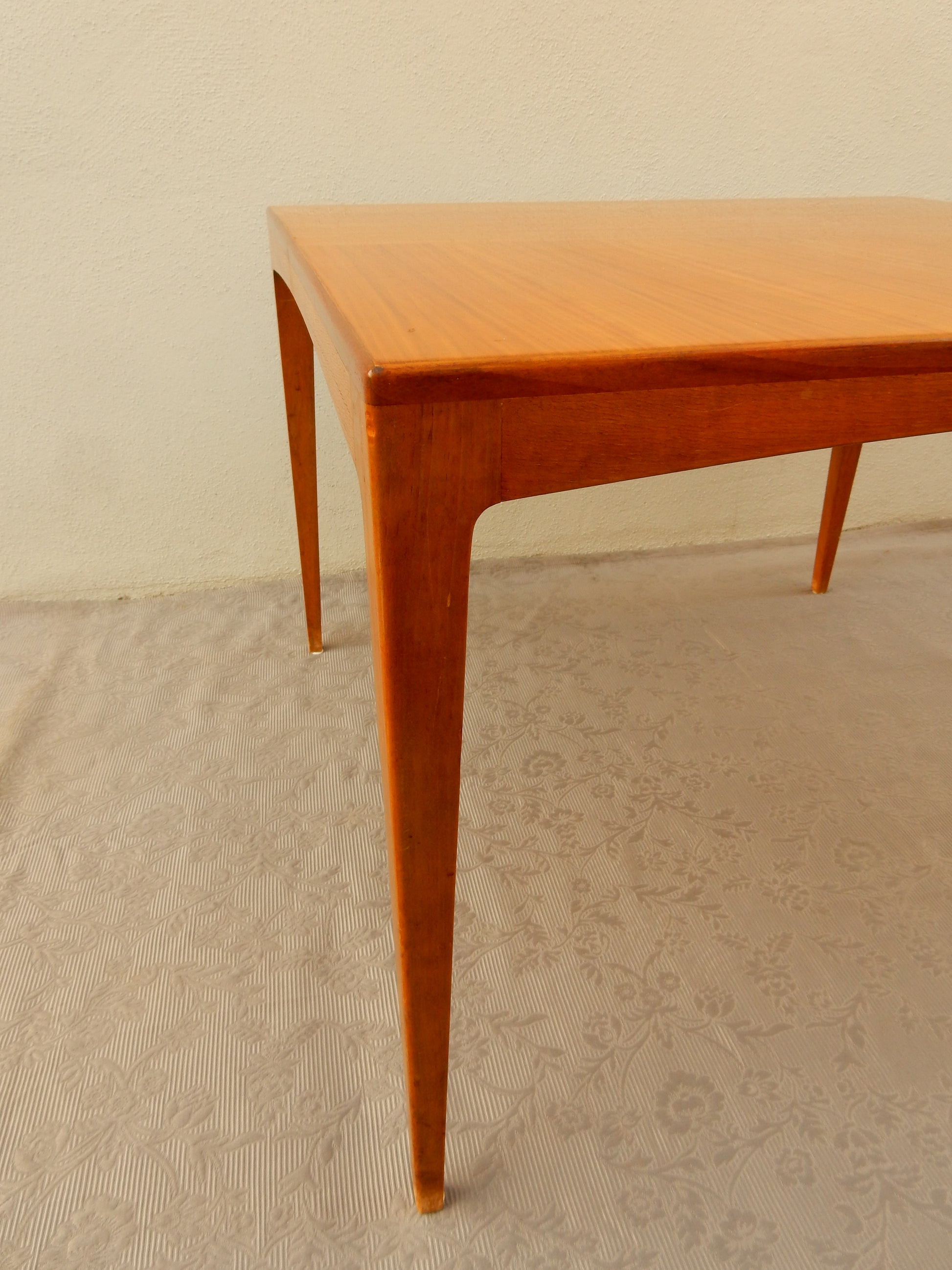 Franz Xaver Lutz – Couchtisch „WK 205“, WK Möbel (1957) - Teakholz - Artikelbild von Fummel & Gedöns Secondhand-Store