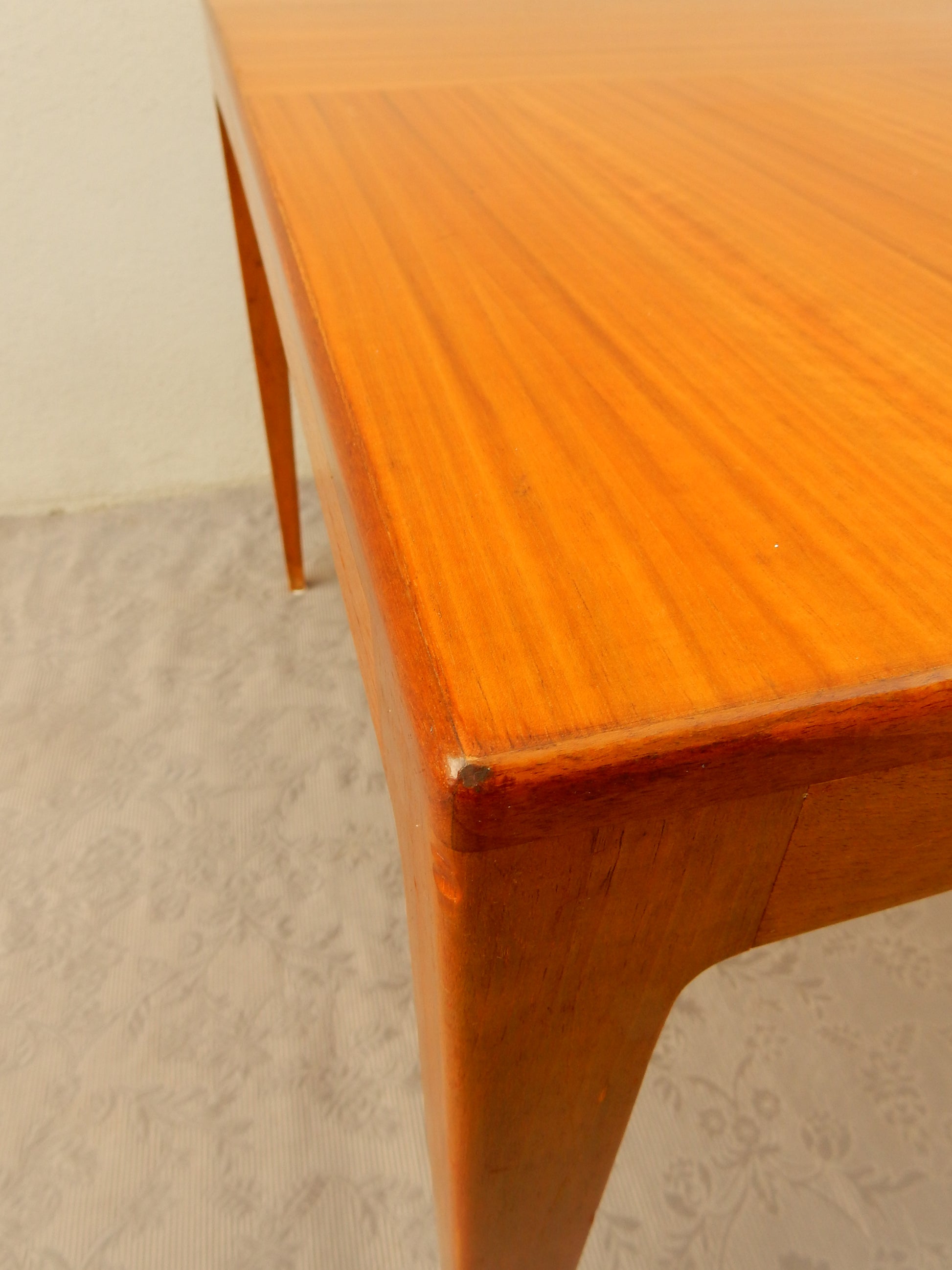 Franz Xaver Lutz – Couchtisch „WK 205“, WK Möbel (1957) - Teakholz - Artikelbild von Fummel & Gedöns Secondhand-Store