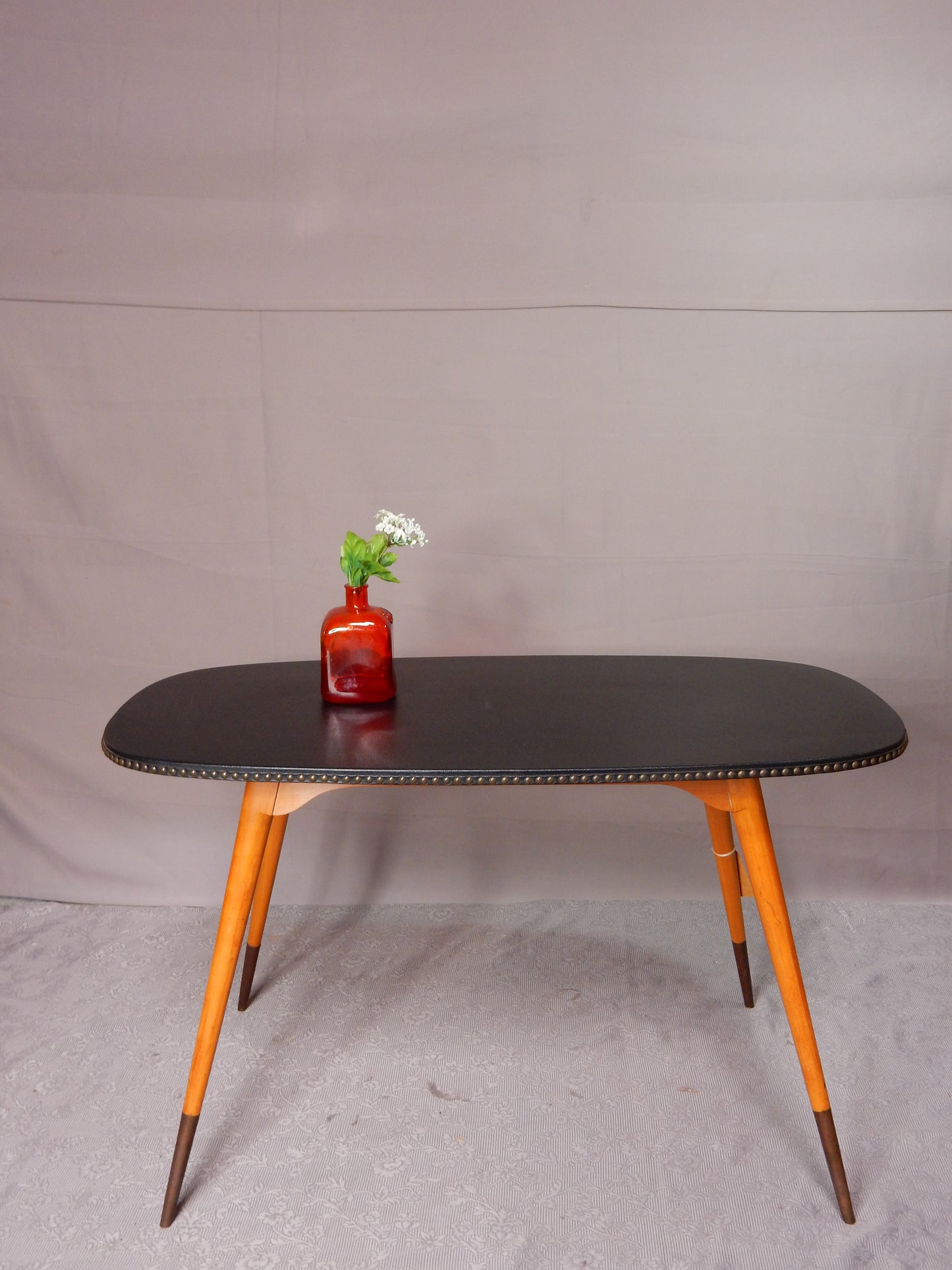 Mid-Century Beistelltisch/Couchtisch - schwarz