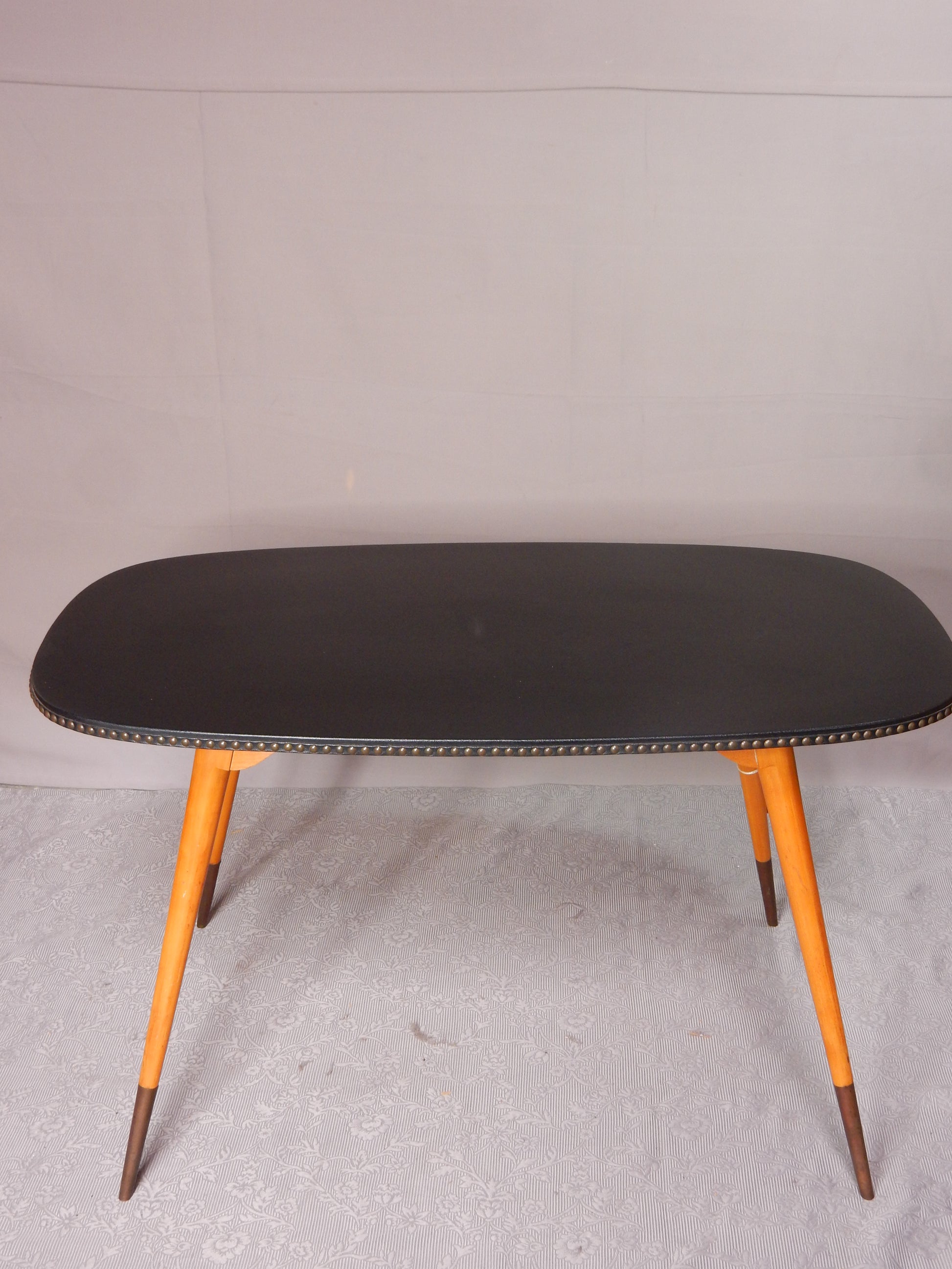 Mid-Century Beistelltisch/Couchtisch - schwarz - Artikelbild von Fummel & Gedöns Secondhand-Store