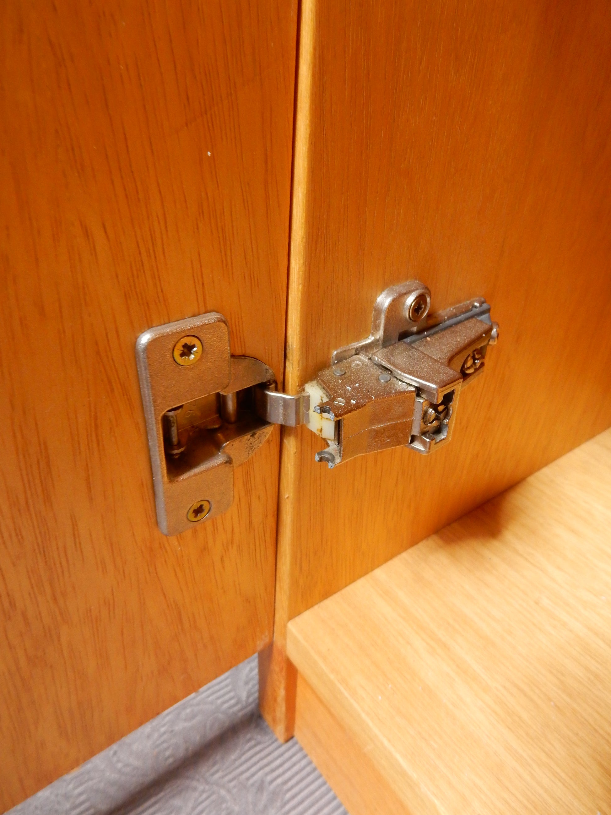 Highboard im Mid-Century-Stil - Artikelbild von Fummel & Gedöns Secondhand-Store