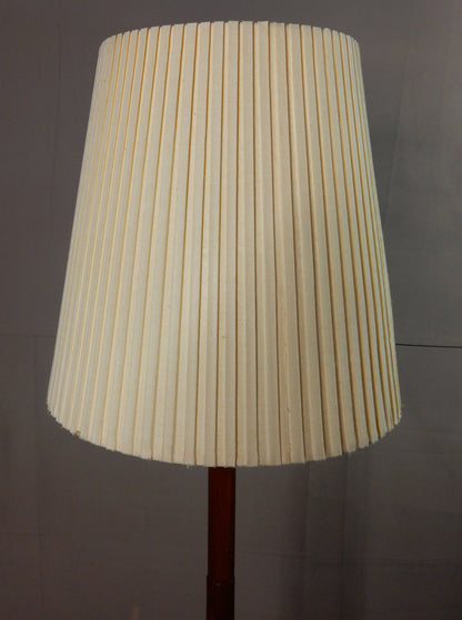Mid-Century Teak-Stehlampe, Dreifuß
