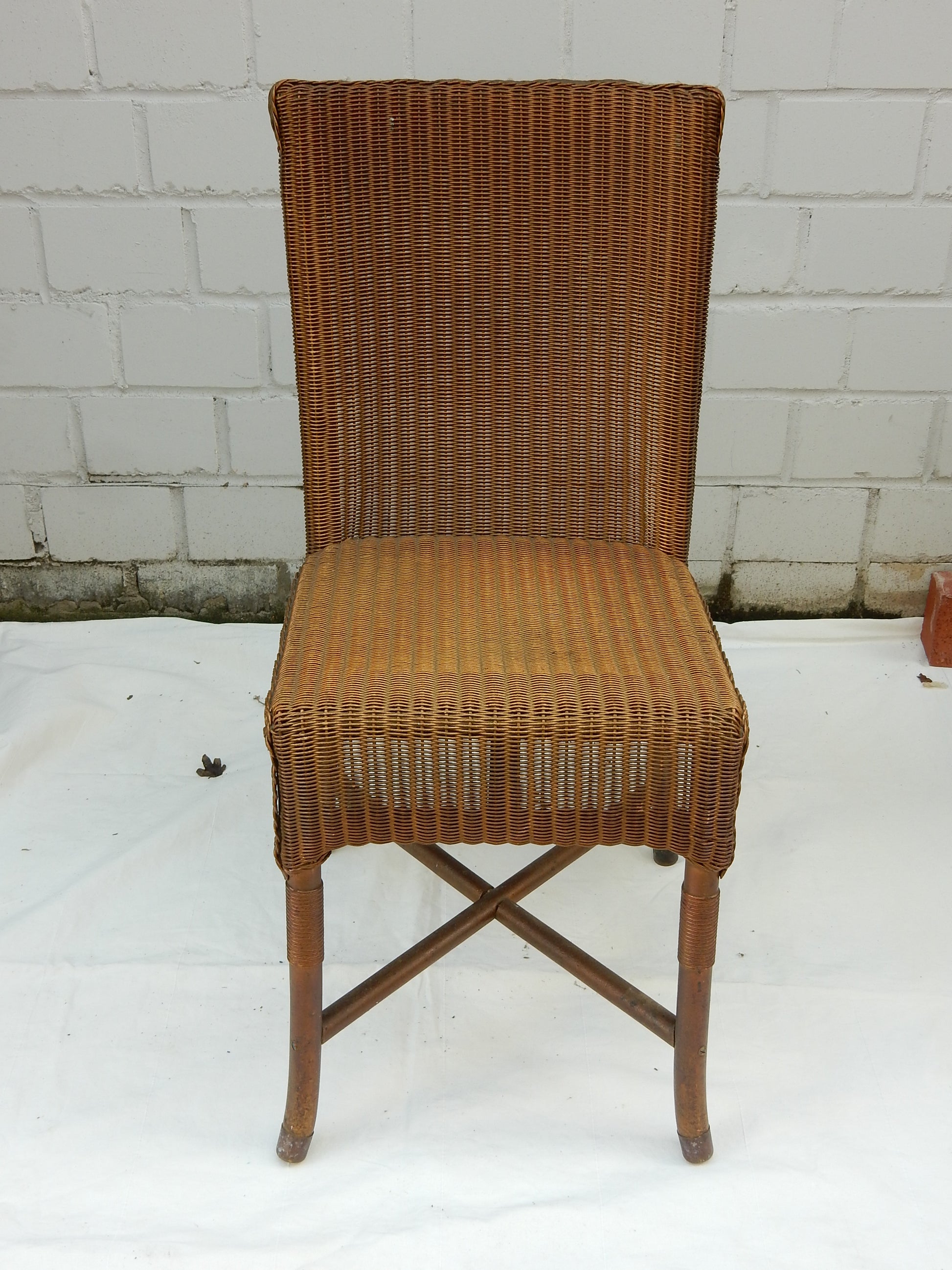 Original Lloyd Loom Stuhl – dunkelbraun, hoher Rücken, England - Artikelbild von Fummel & Gedöns Secondhand-Store