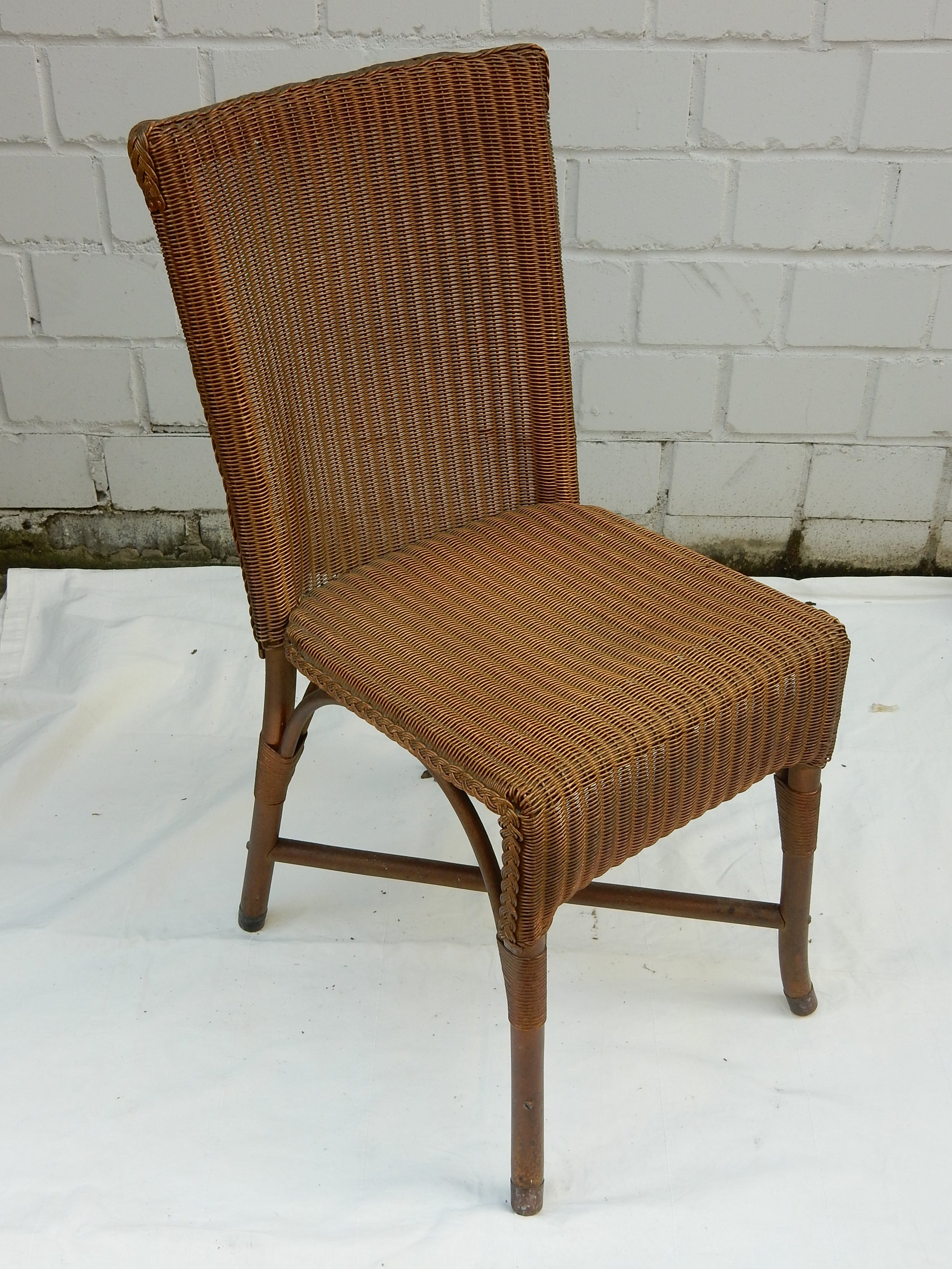 Original Lloyd Loom Stuhl – dunkelbraun, hoher Rücken, England - Artikelbild von Fummel & Gedöns Secondhand-Store