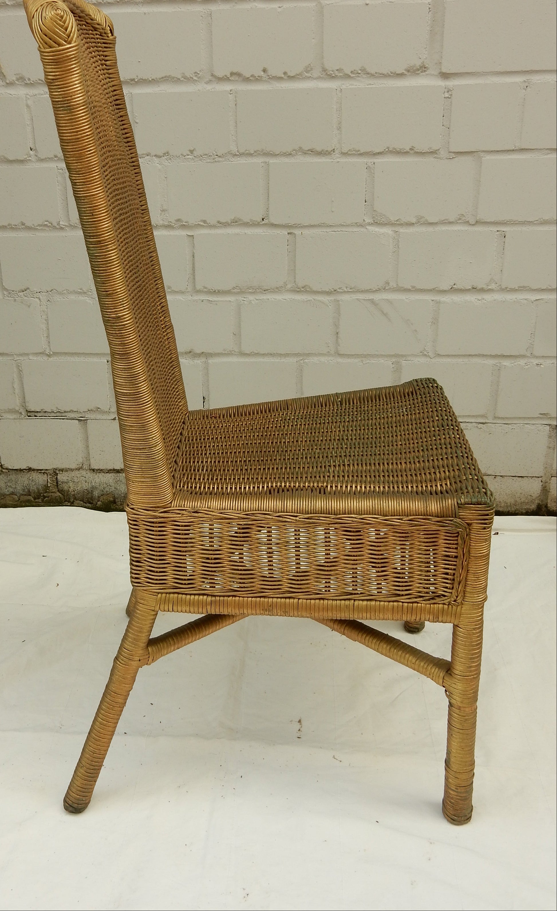 Vintage Hochlehner-Korbstuhl in Natur – elegantes Flechtwerk - Artikelbild von Fummel & Gedöns Secondhand-Store