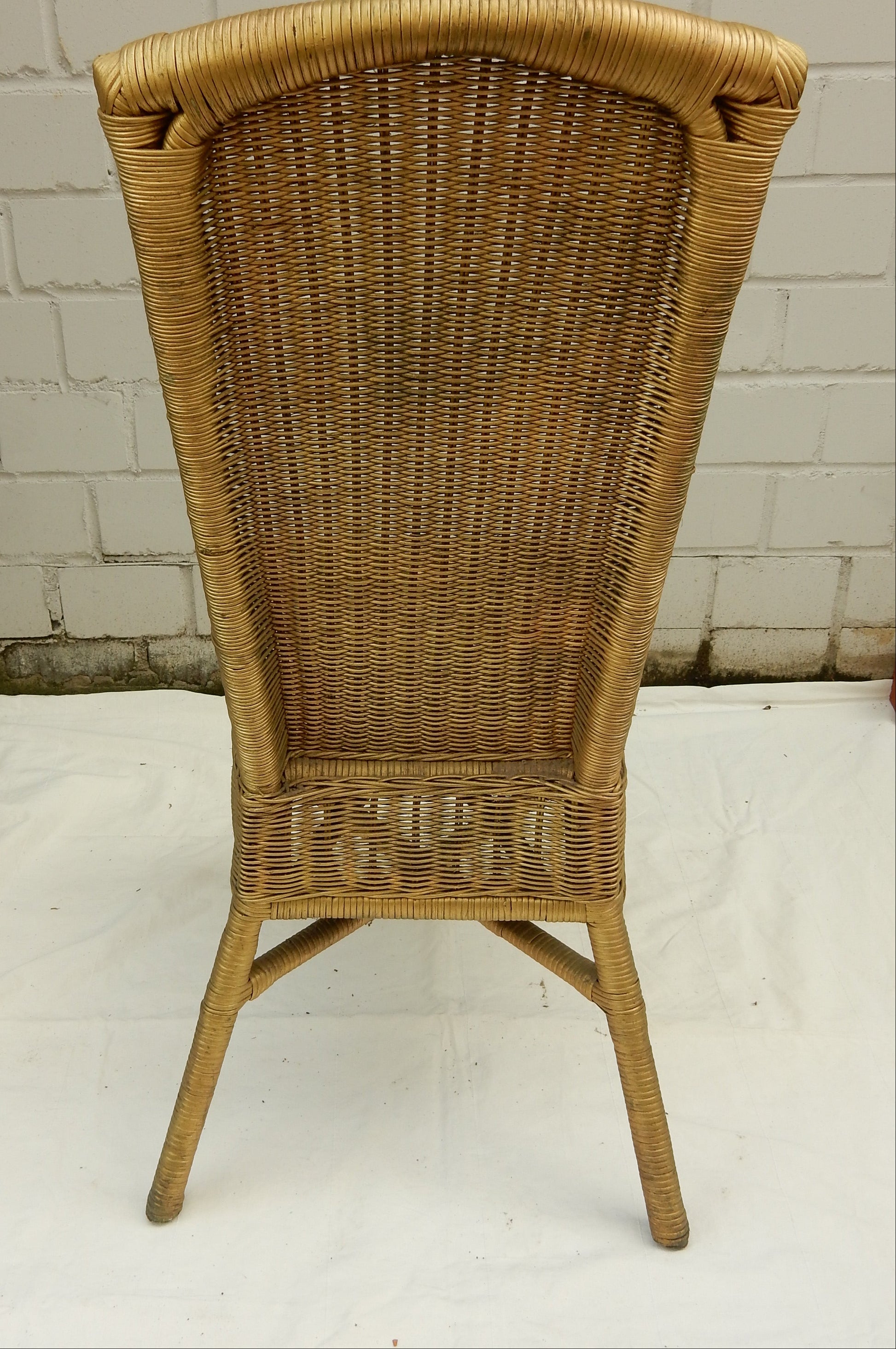 Vintage Hochlehner-Korbstuhl in Natur – elegantes Flechtwerk - Artikelbild von Fummel & Gedöns Secondhand-Store