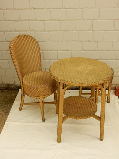 Original Lloyd Loom Sitzgruppe – Korbstuhl & runder Beistelltisch, England