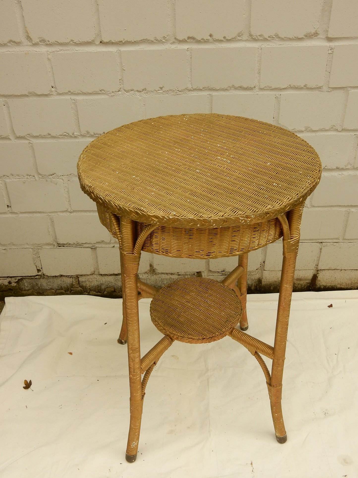 Original Lloyd Loom Sitzgruppe – Korbstuhl & runder Beistelltisch, England