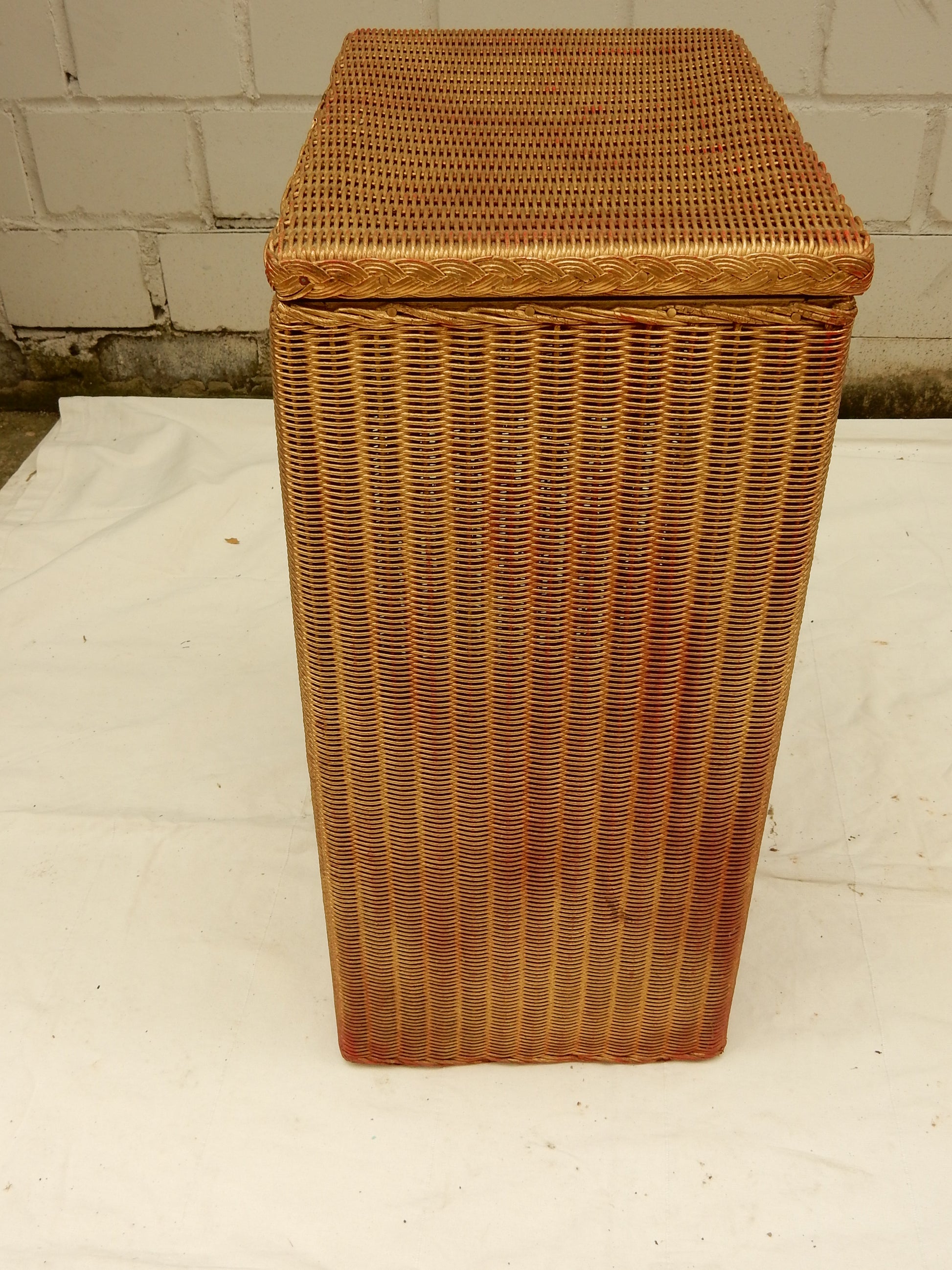 Original Lloyd Loom Wäschekorb – hoch &amp; rechteckig mit Deckel, England - Artikelbild von Fummel & Gedöns Secondhand-Store