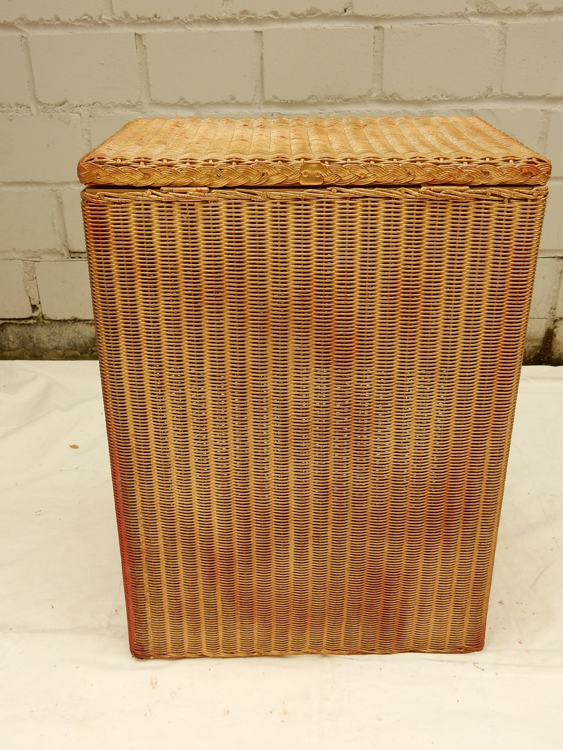 Original Lloyd Loom Wäschekorb – hoch &amp; rechteckig mit Deckel, England - Artikelbild von Fummel & Gedöns Secondhand-Store