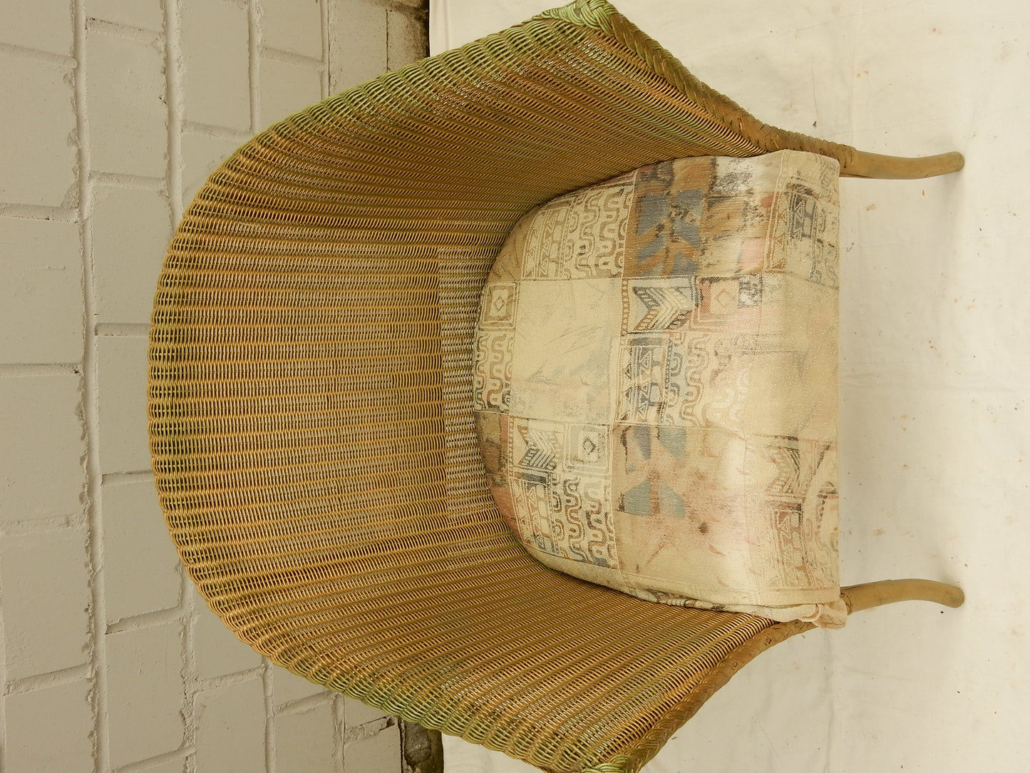 Original Lloyd Loom „Lusty“ Sessel – England, Vintage Flechtsessel mit Kissen