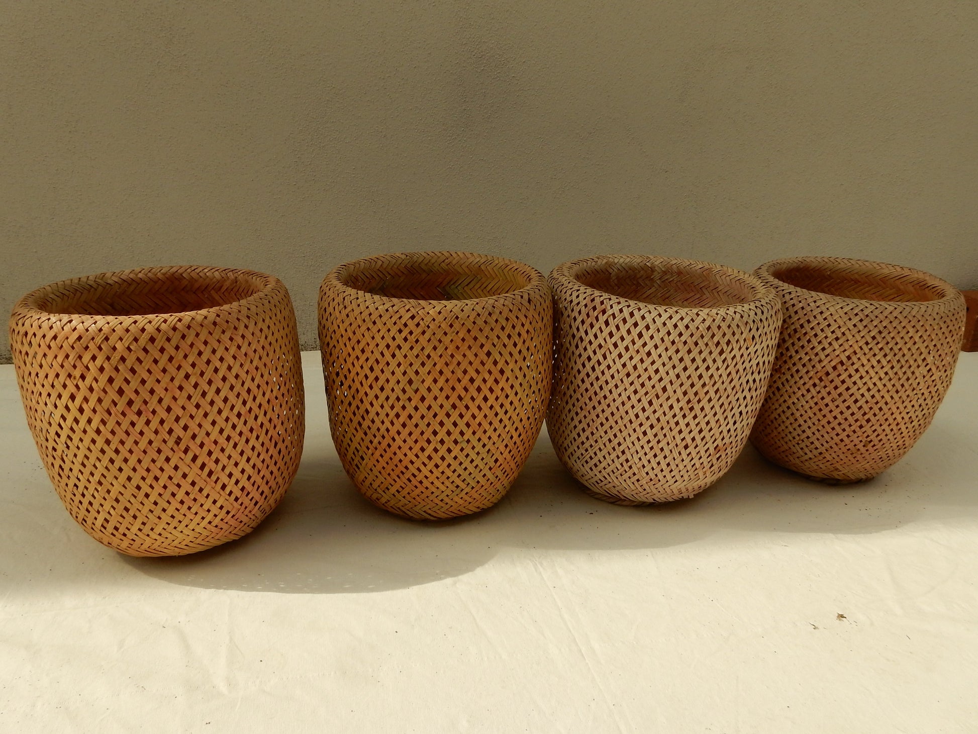 Vintage 17-teiliges Bambus-Pflanzkorb-Set – Boho Flechtkörbe in Natur - Artikelbild von Fummel & Gedöns Secondhand-Store