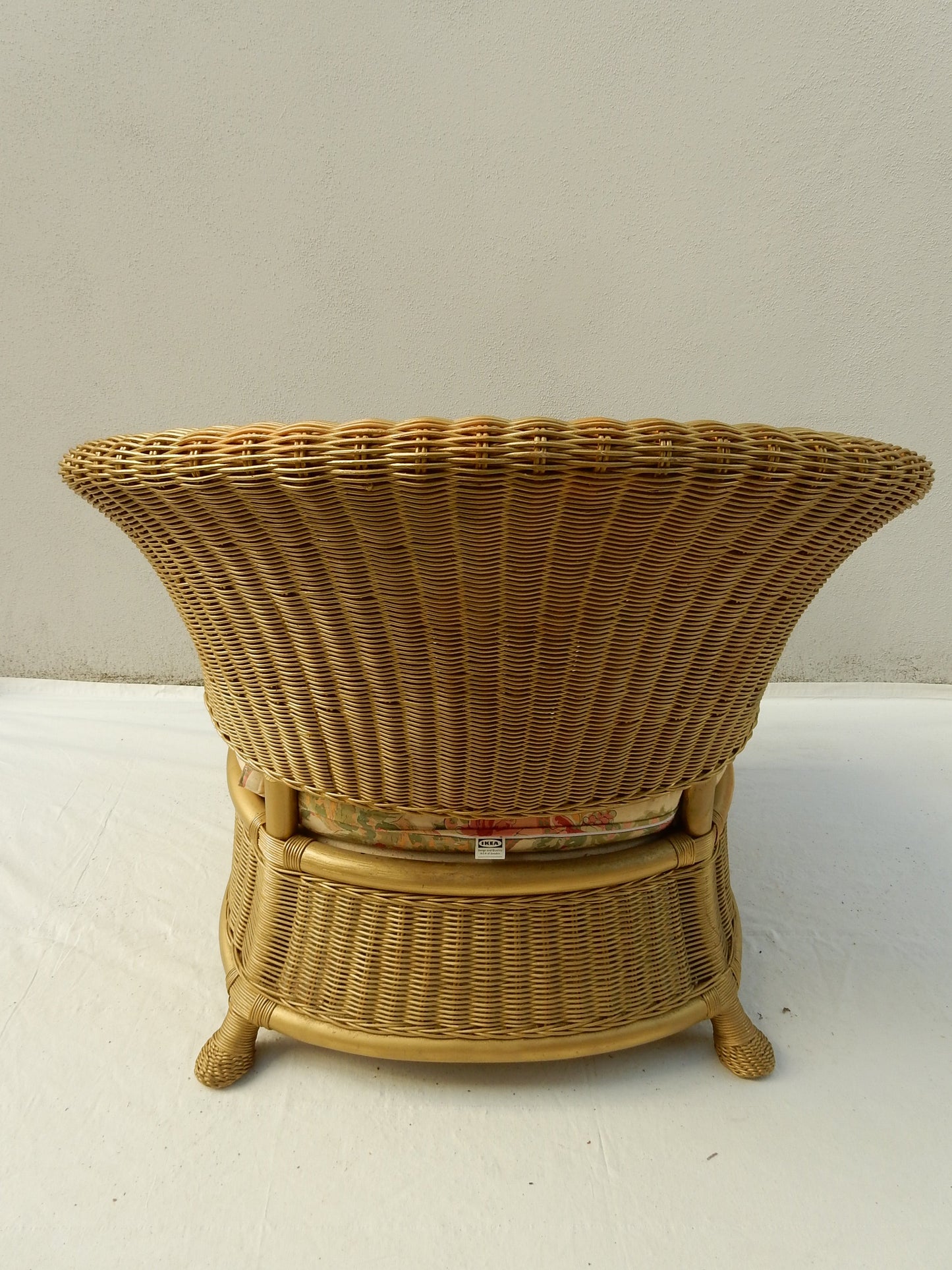 Rattan Korbsessel mit Blumenpolster