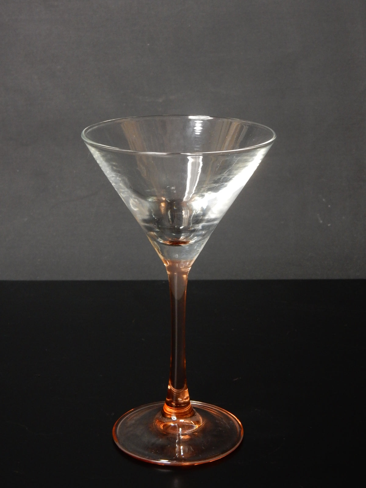 8 Luminarc France Martini- & Cocktailgläser mit Rosé-Stiel – 1970er Jahre