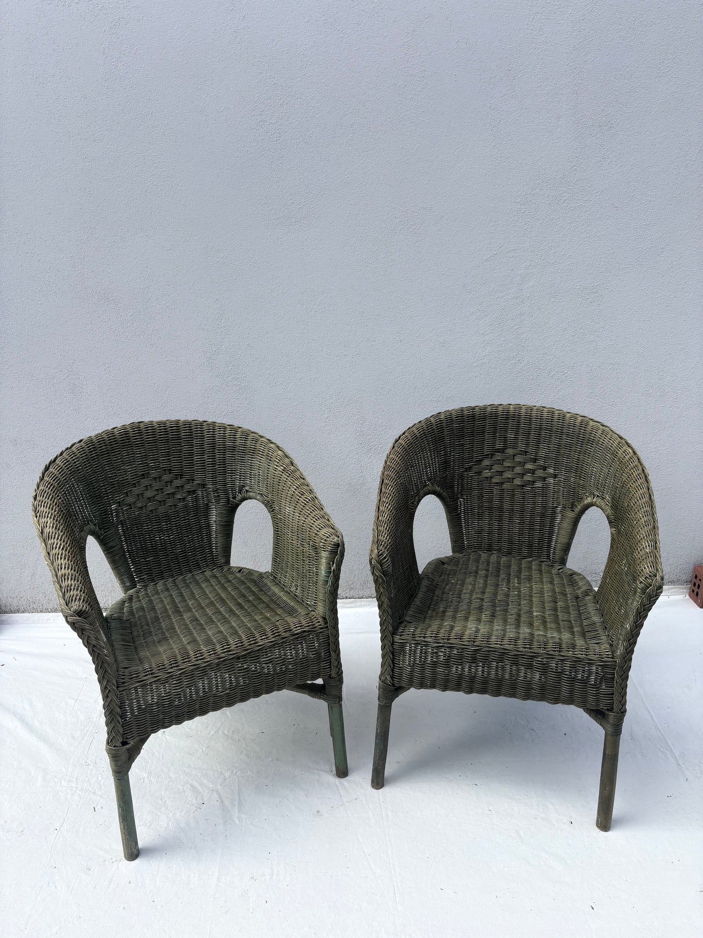 Olivgraue Korbsessel Vintage Paar
