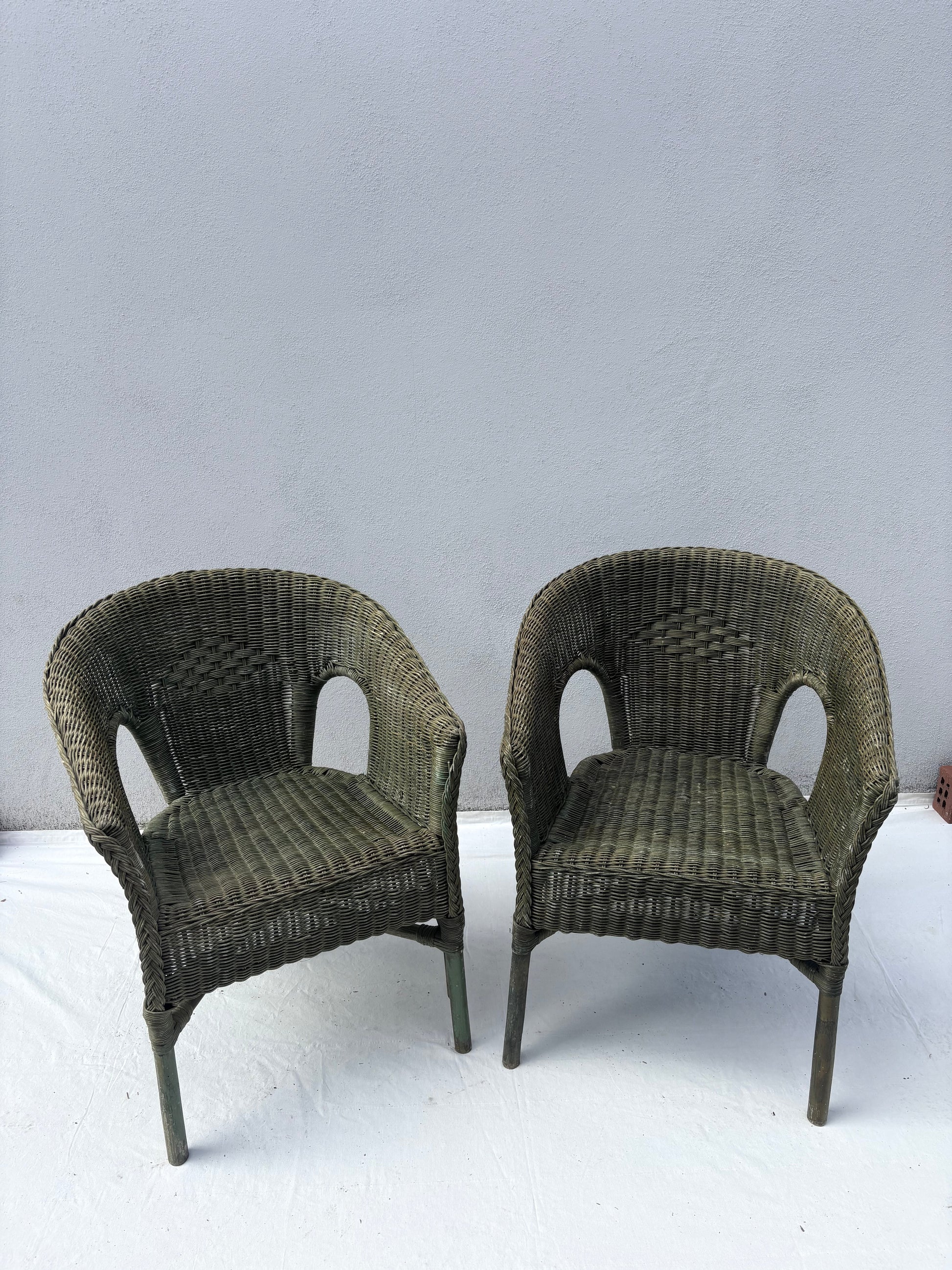 Vintage 8er Set Korbsessel in Olivgrau – rundes Flechtwerk - Artikelbild von Fummel & Gedöns Secondhand-Store