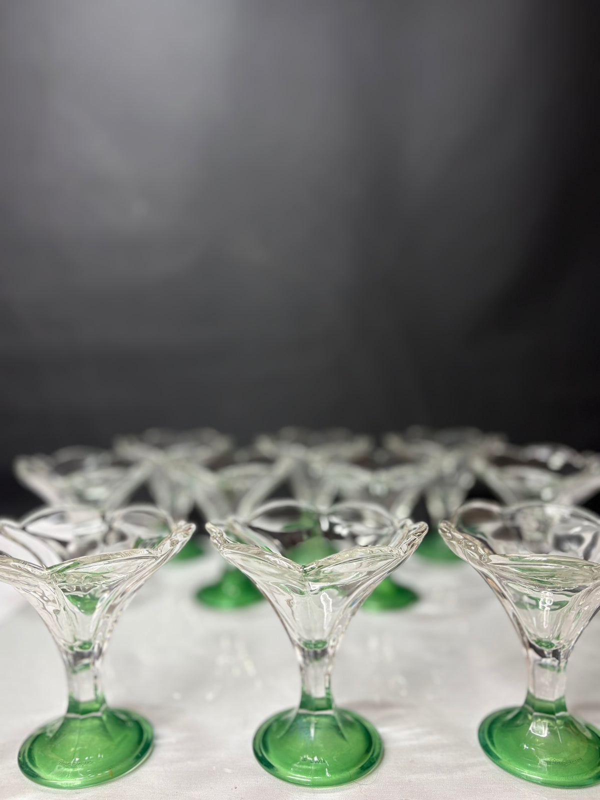 10er Set Borgonovo Dessertschalen / Eisbecher – grüner Fuß – Italien – Vintage - Artikelbild von Fummel & Gedöns Secondhand-Store