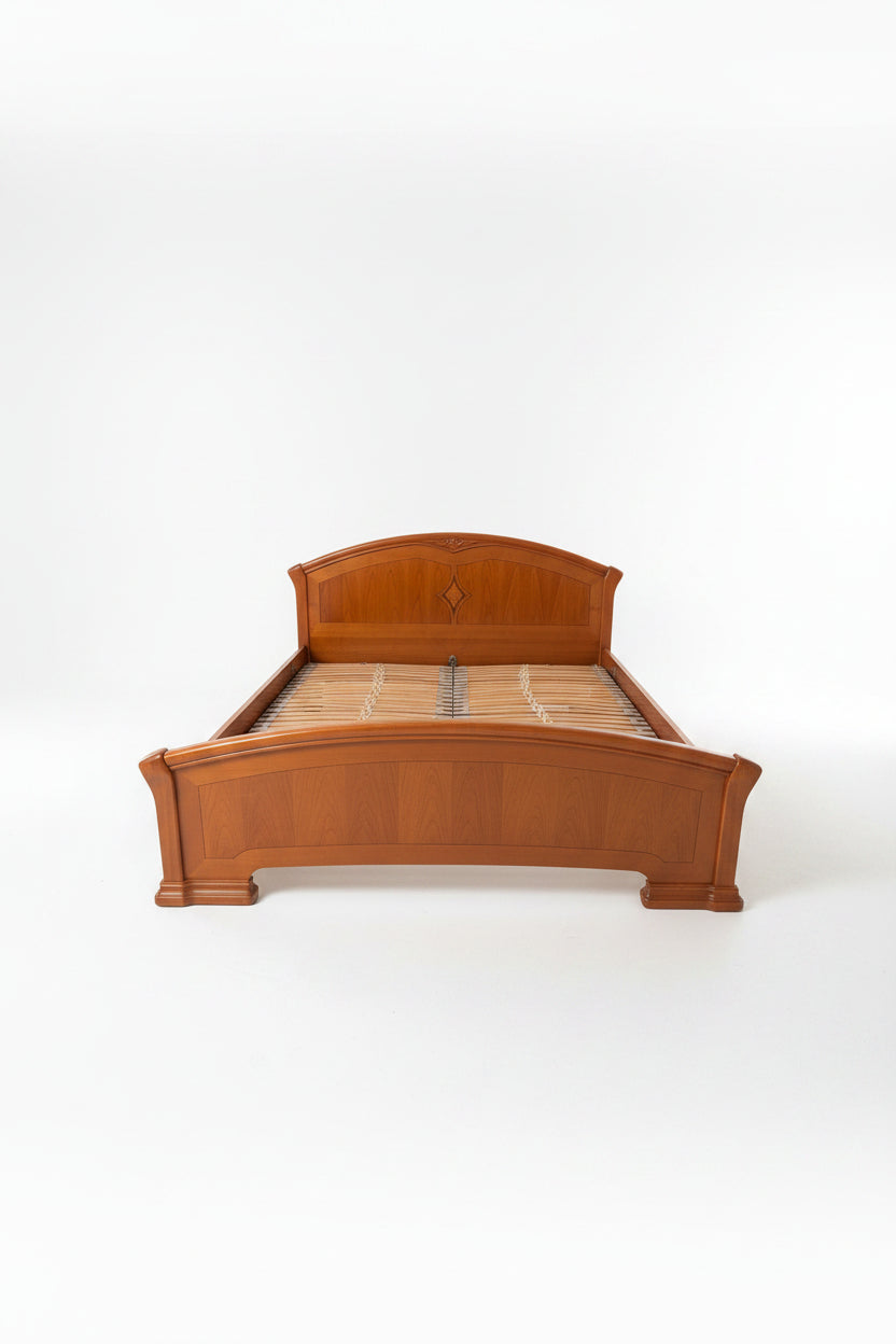 Doppelbett 180 × 200 cm in Kirschbaum mit Intarsien &amp; Lattenrosten - Artikelbild von Fummel & Gedöns Secondhand-Store
